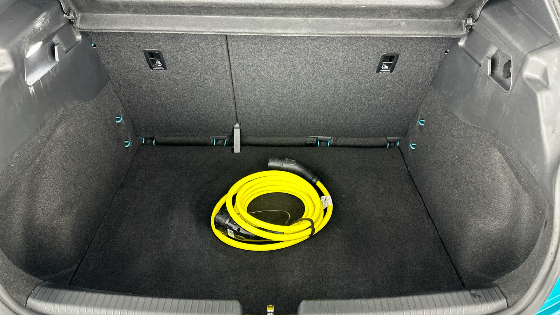 4049547 150kW Life Pro Performance 58kWh 5dr Auto