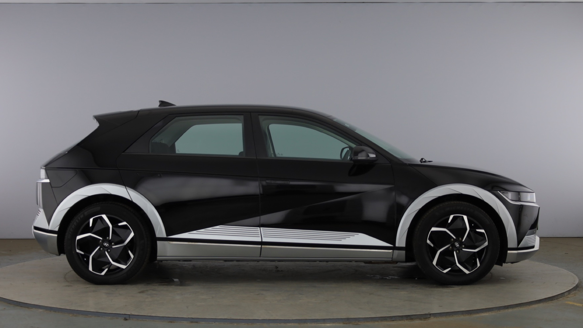 4020932 160kW Premium 73 kWh 5dr Auto