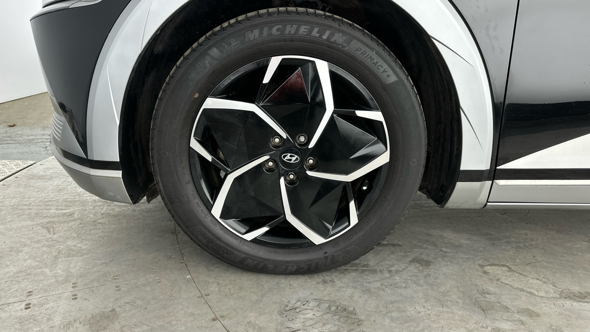 4020932 160kW Premium 73 kWh 5dr Auto