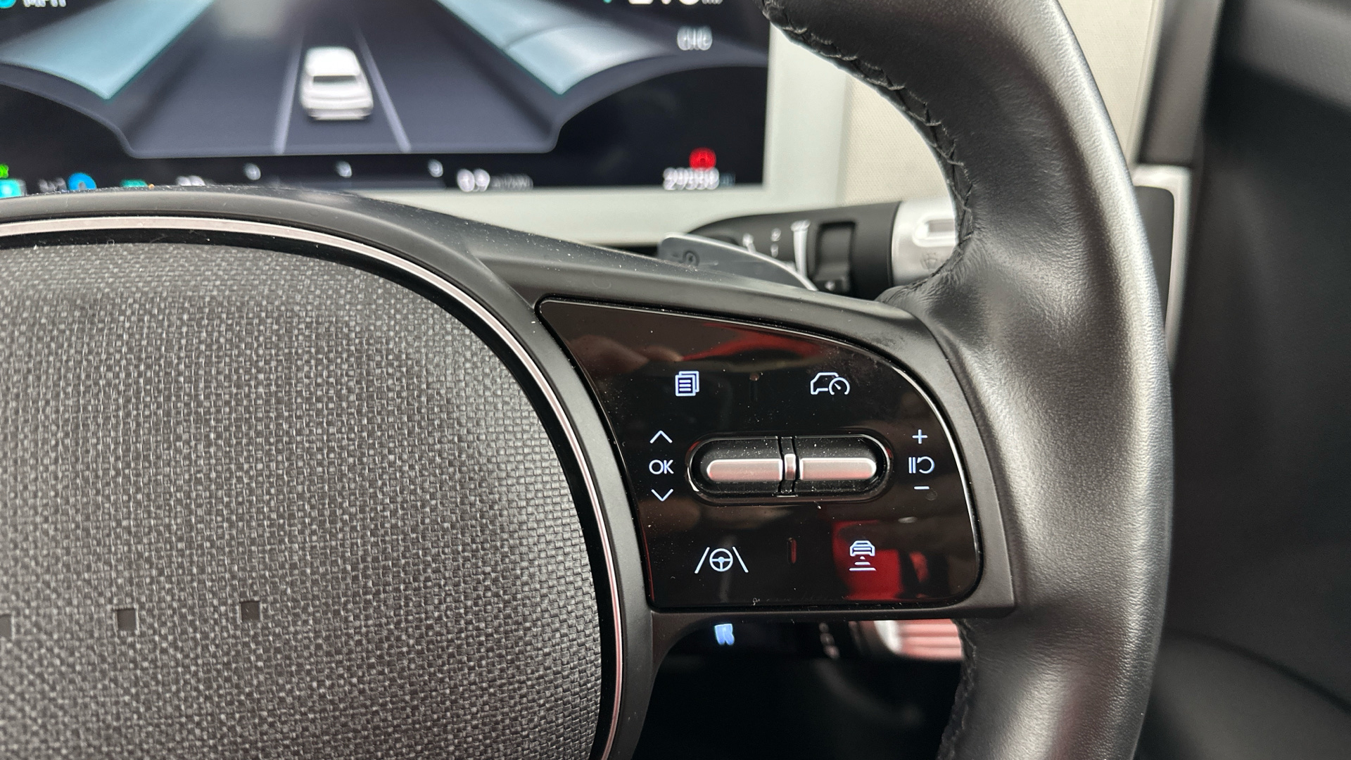 4020932 160kW Premium 73 kWh 5dr Auto