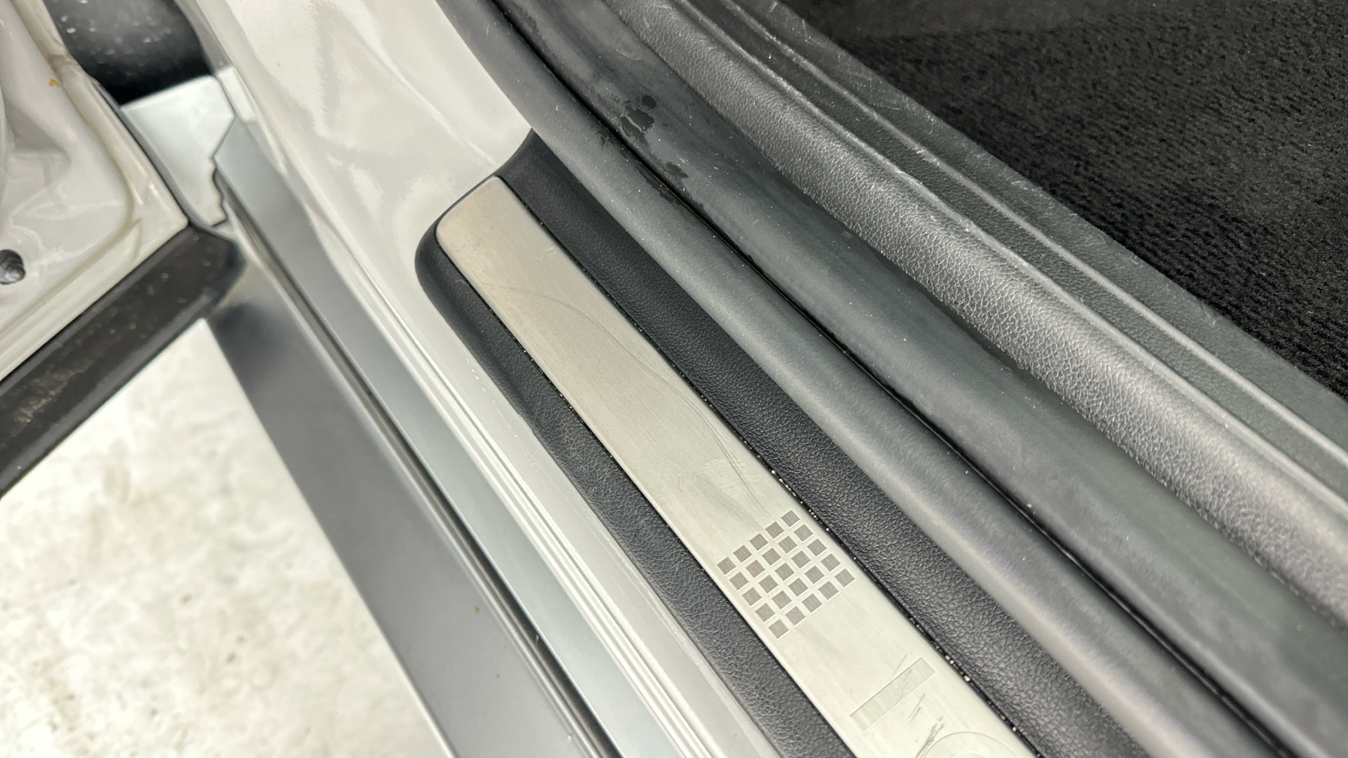 4027569 160kW Ultimate 73 kWh 5dr Auto