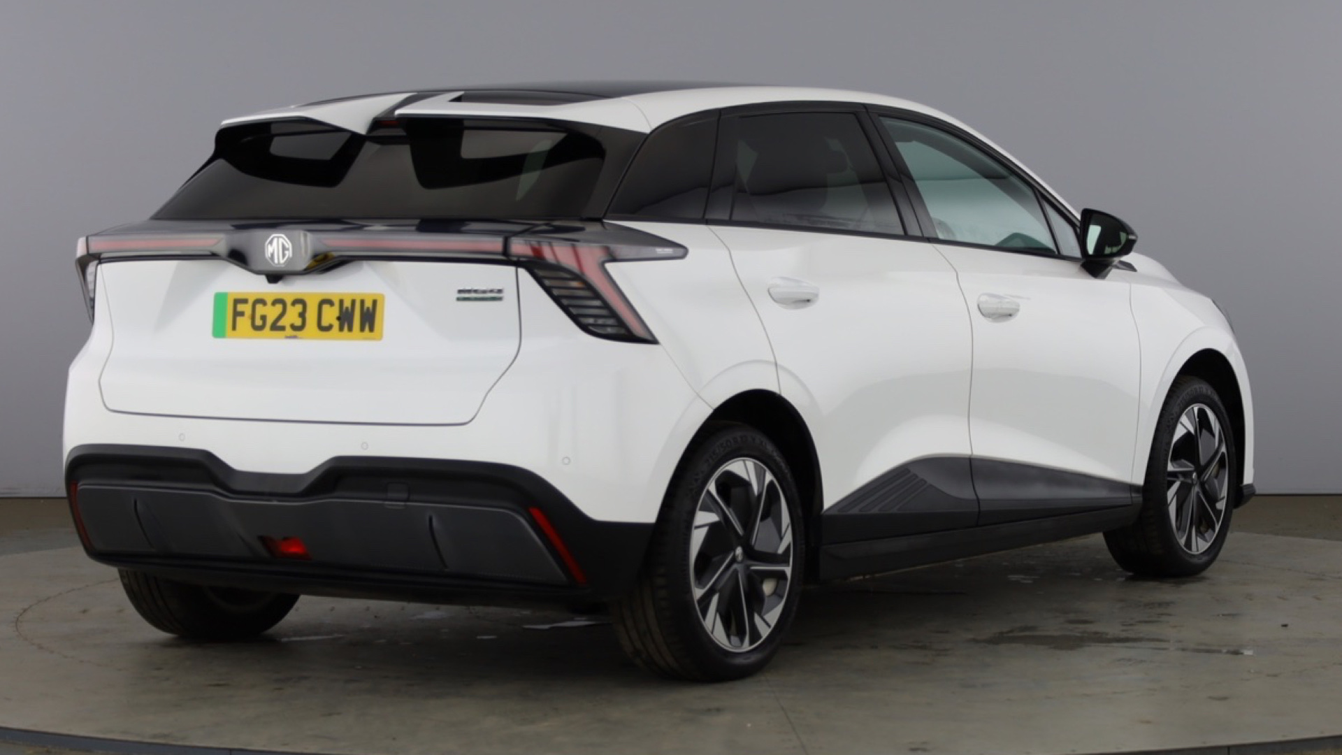 4020846 150kW Trophy EV Long Range 64kWh 5dr Auto