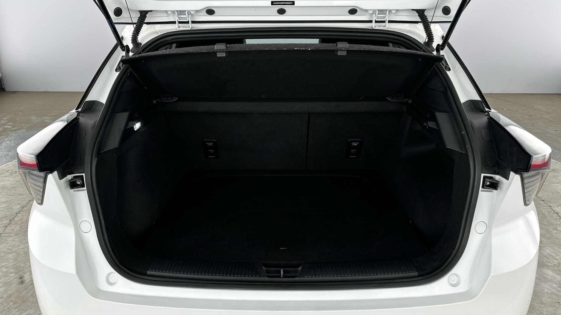 4020846 150kW Trophy EV Long Range 64kWh 5dr Auto