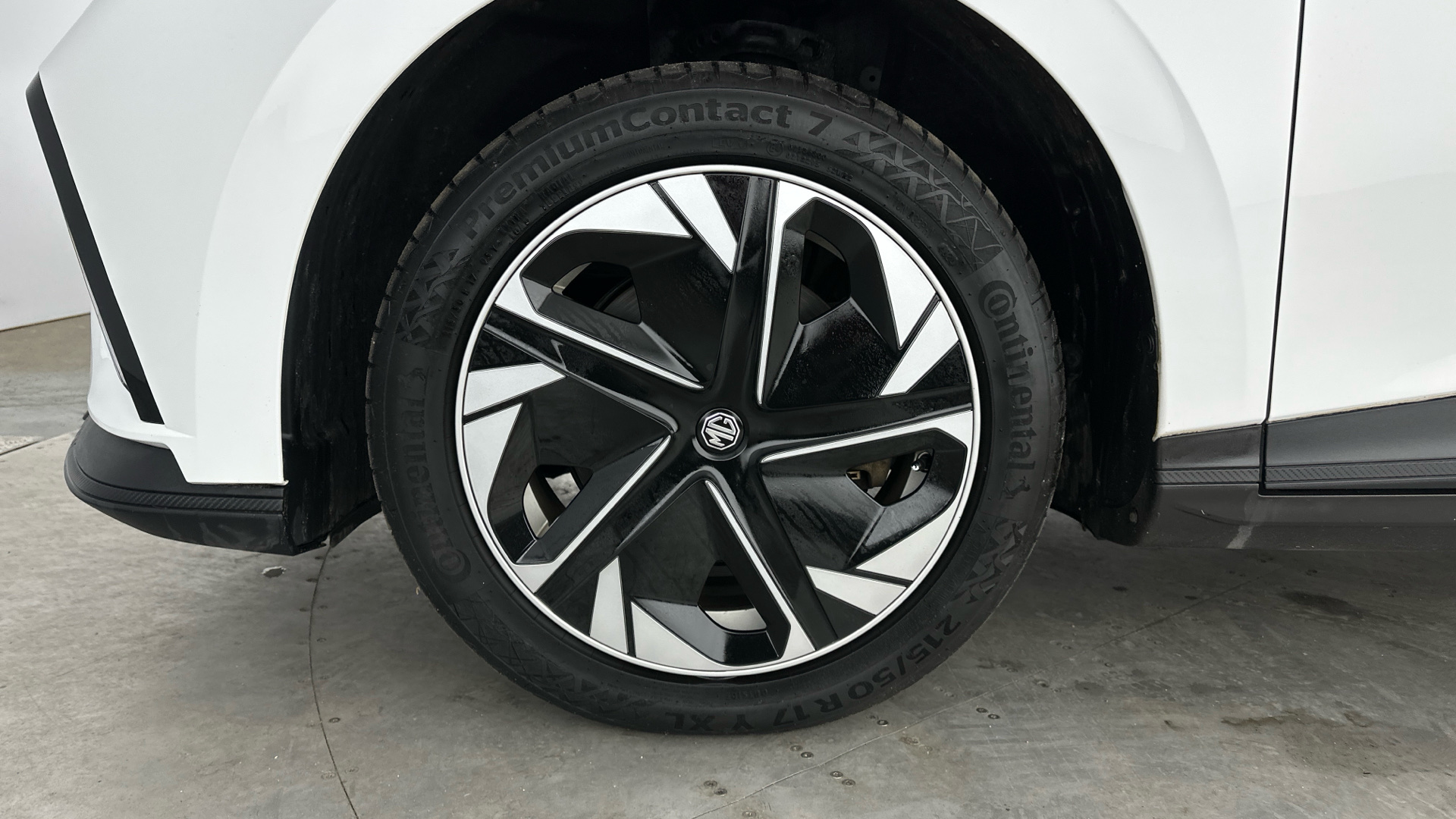 4020846 150kW Trophy EV Long Range 64kWh 5dr Auto