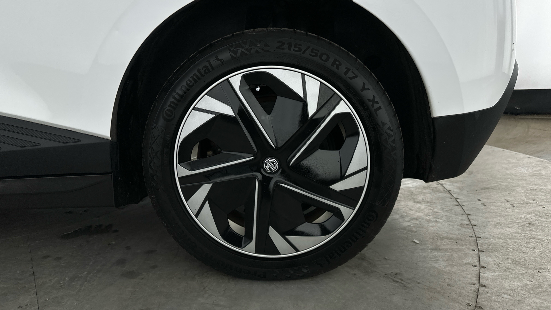 4020846 150kW Trophy EV Long Range 64kWh 5dr Auto