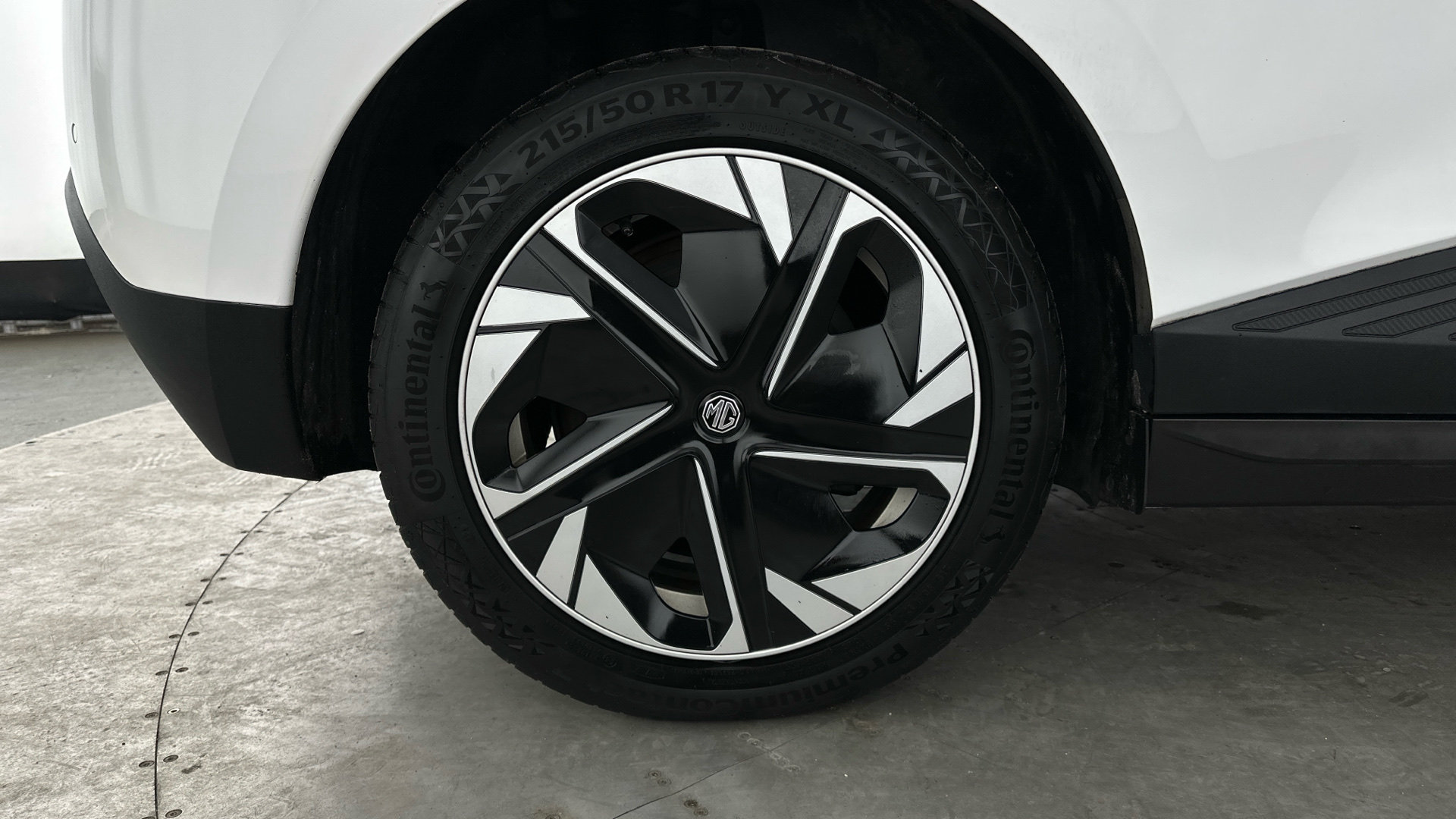 4020846 150kW Trophy EV Long Range 64kWh 5dr Auto