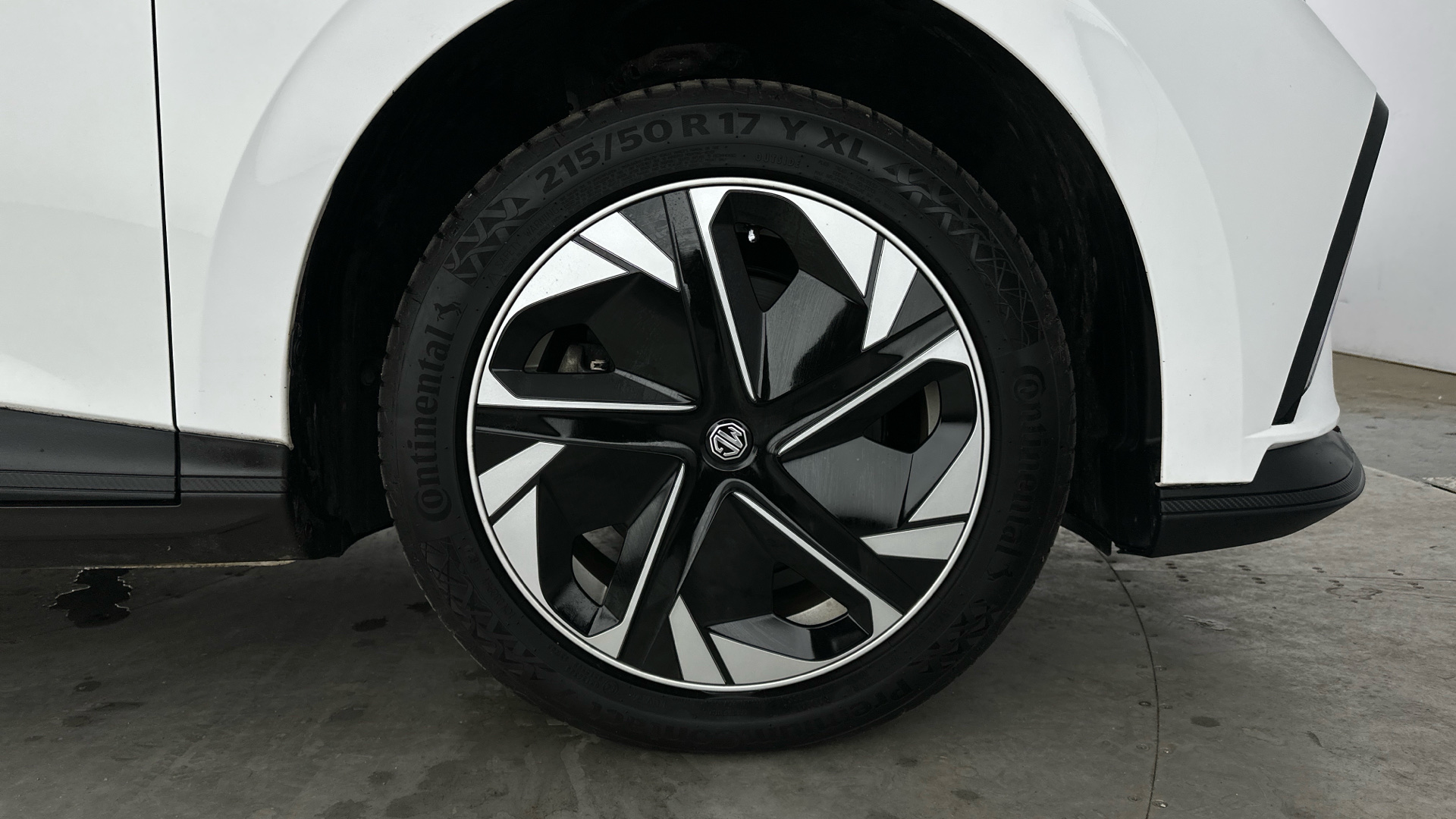 4020846 150kW Trophy EV Long Range 64kWh 5dr Auto