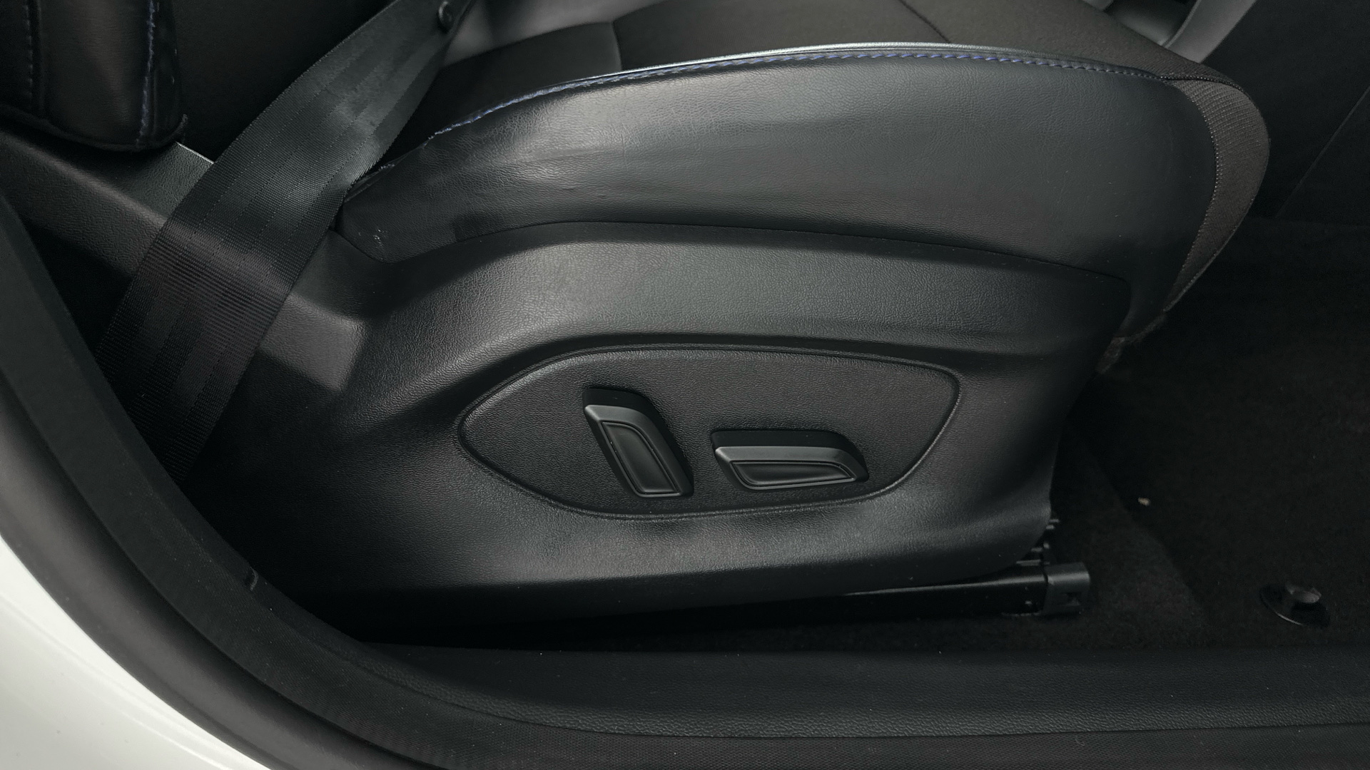 4020846 150kW Trophy EV Long Range 64kWh 5dr Auto