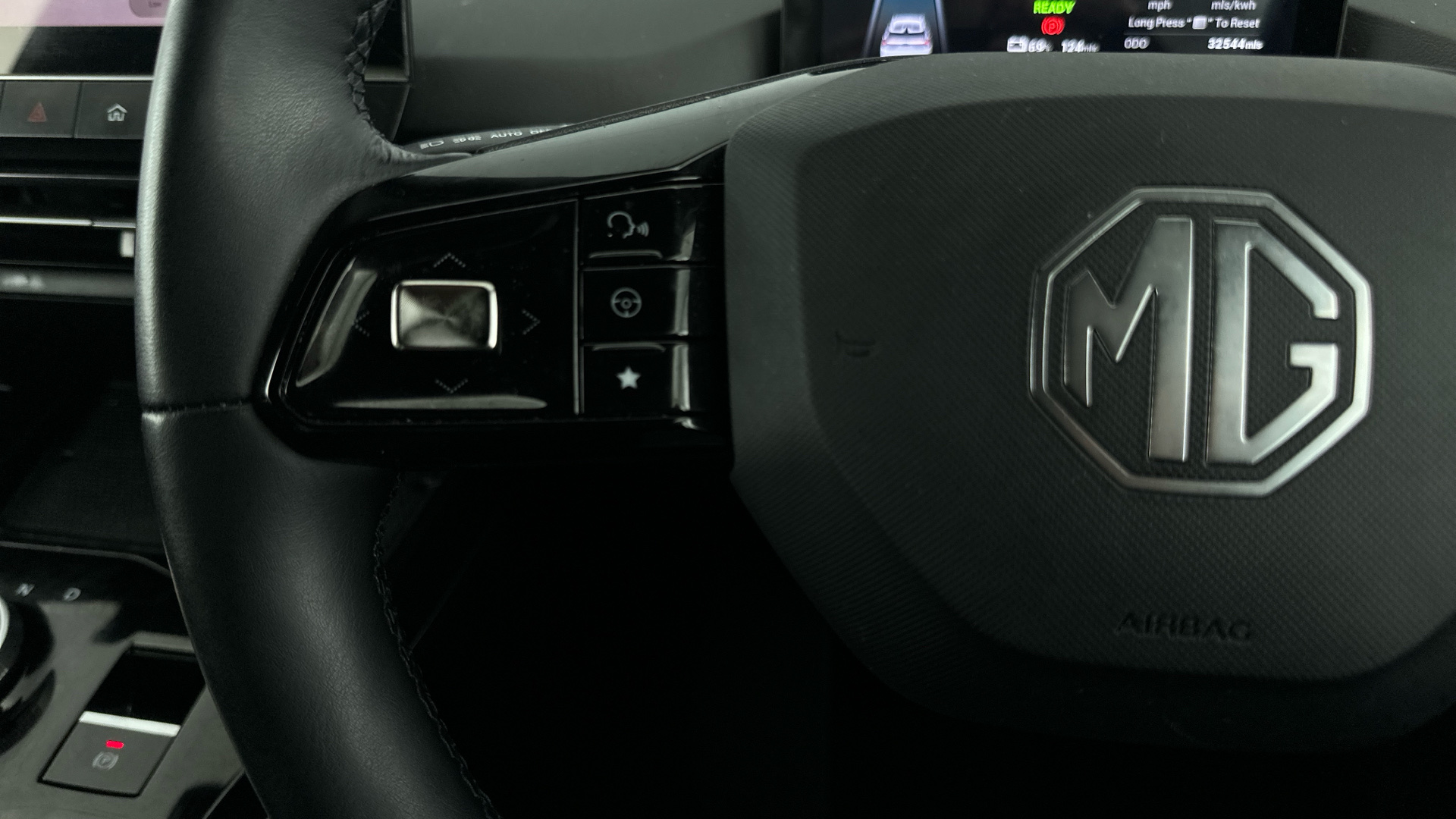 4020846 150kW Trophy EV Long Range 64kWh 5dr Auto