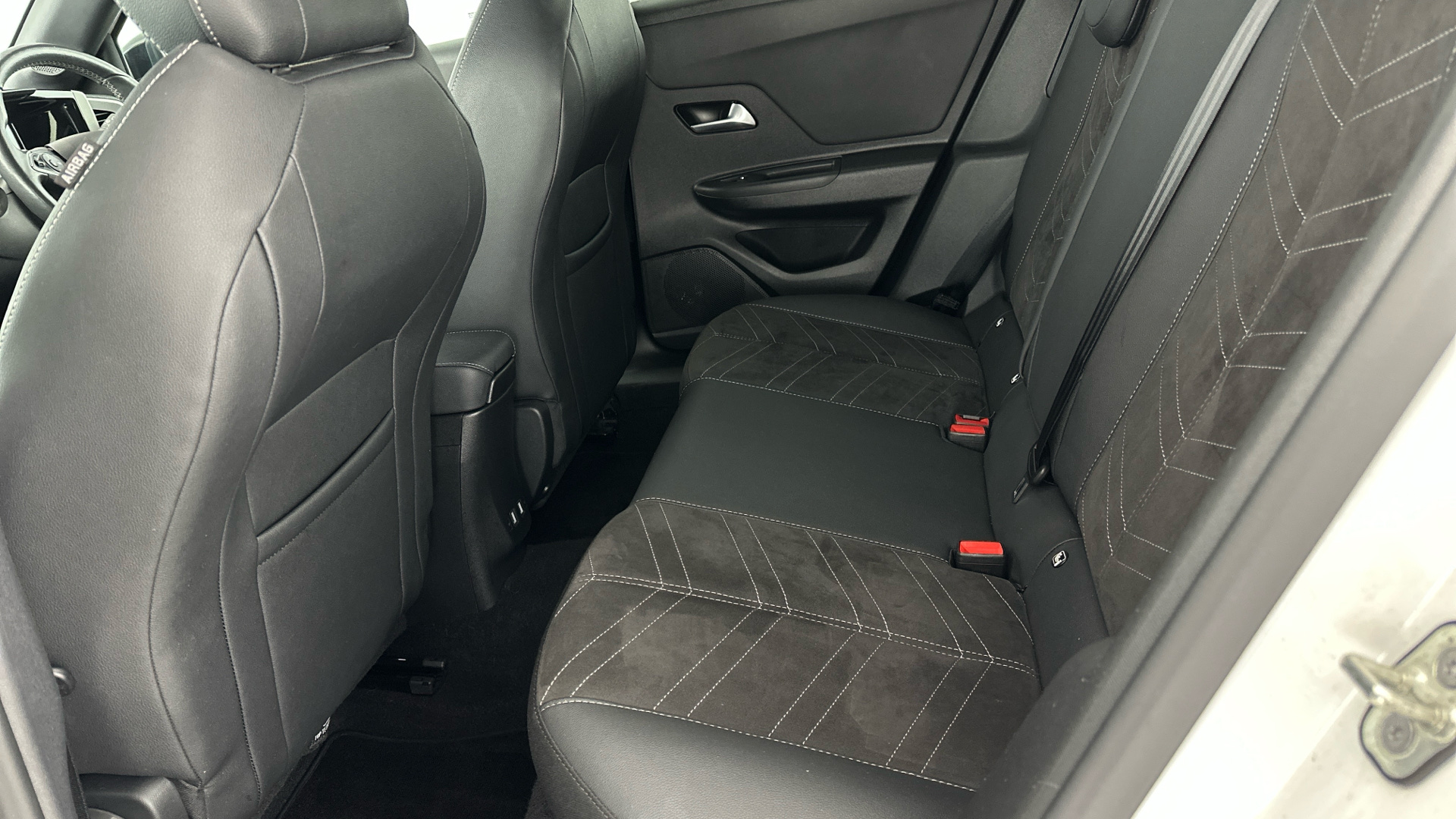 4020784 100kW Ultimate 50kWh 5dr Auto