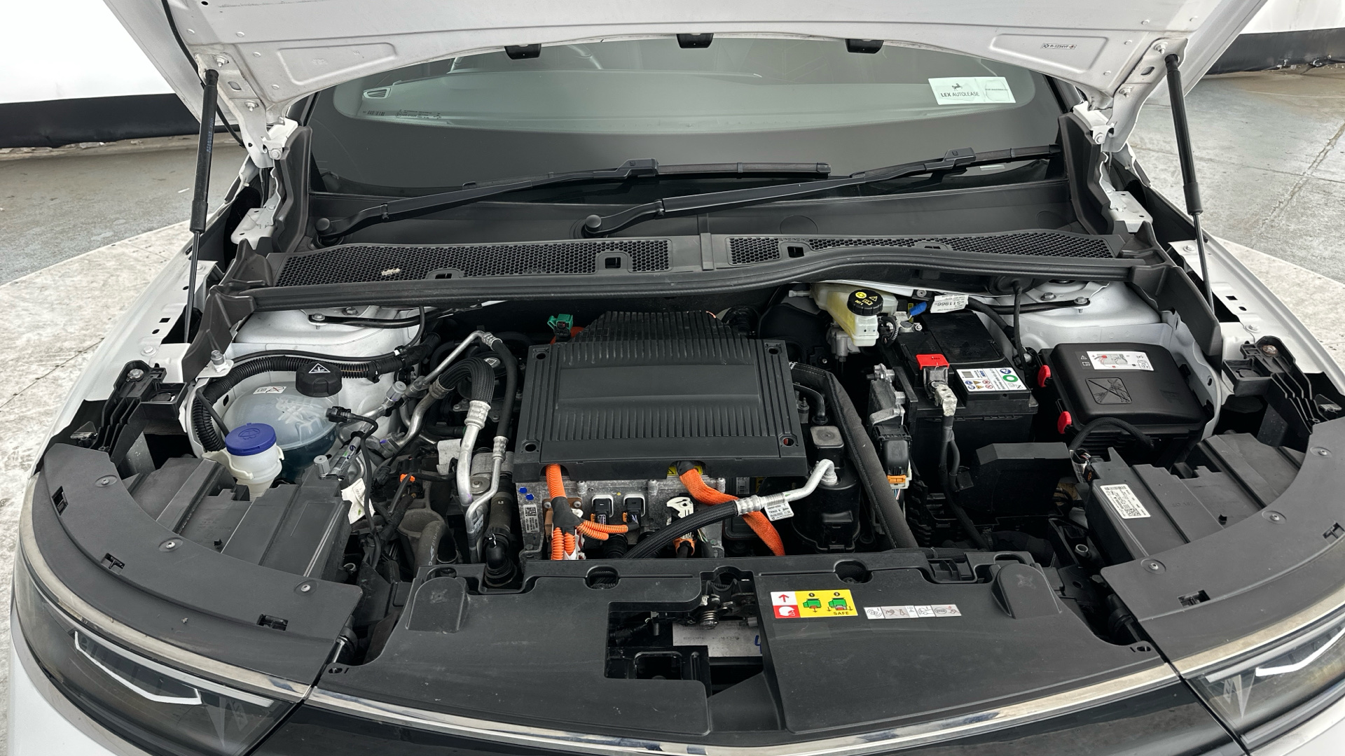 4020784 100kW Ultimate 50kWh 5dr Auto