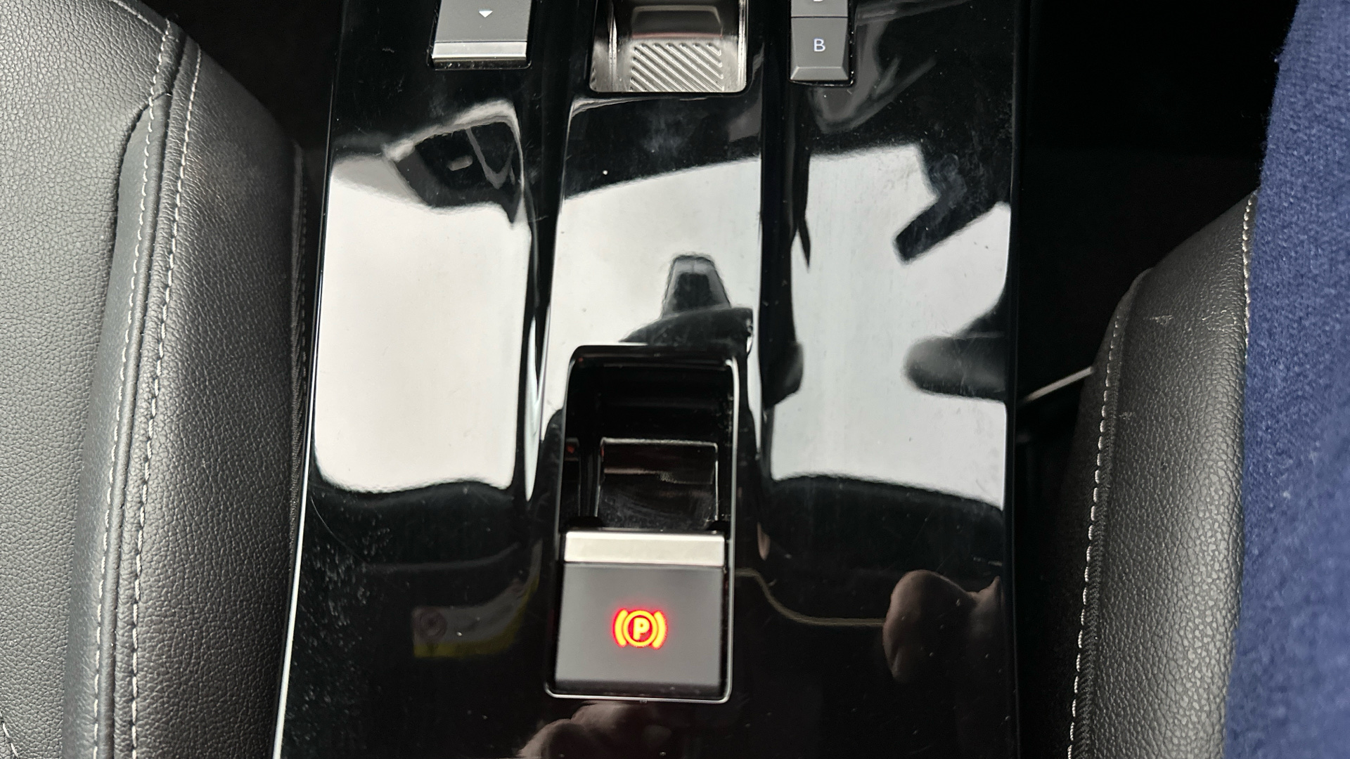 4020784 100kW Ultimate 50kWh 5dr Auto