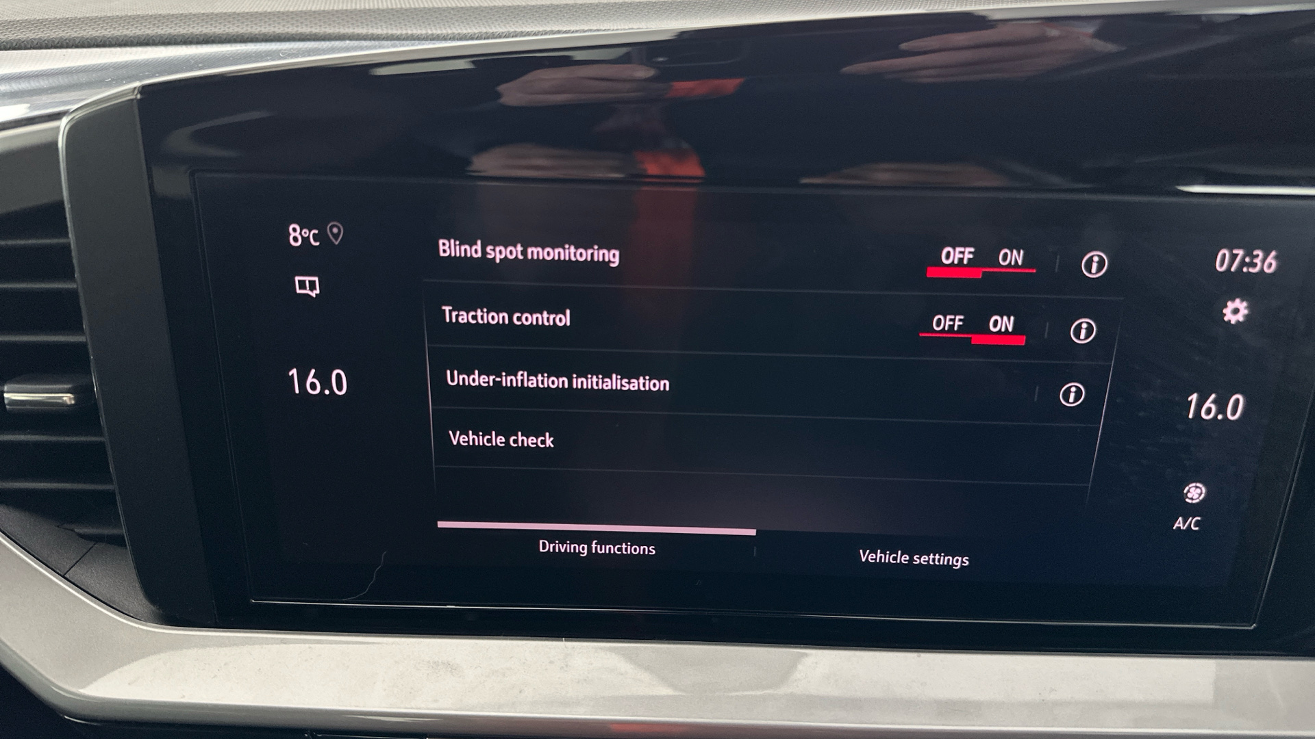 4020784 100kW Ultimate 50kWh 5dr Auto