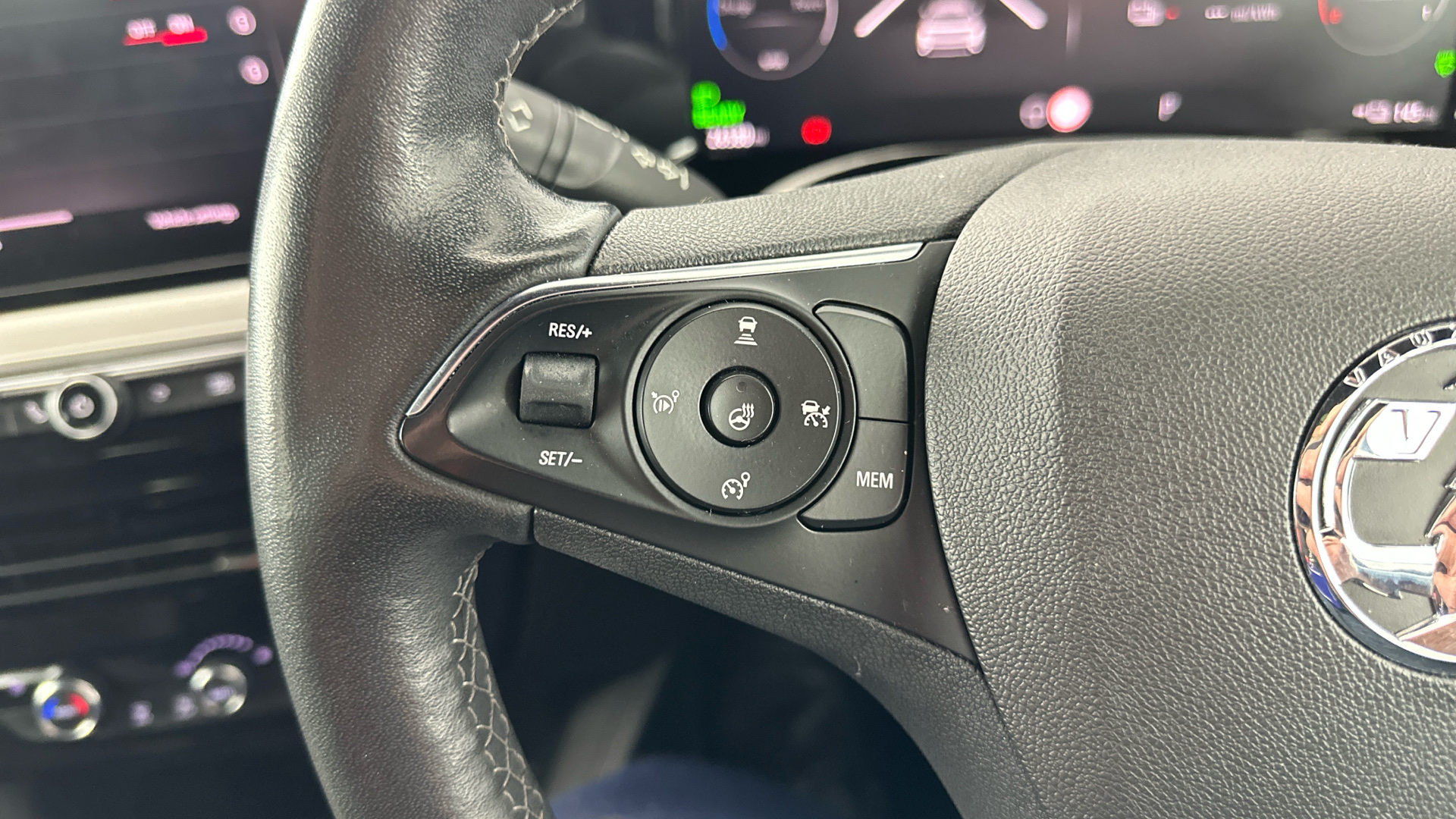 4020784 100kW Ultimate 50kWh 5dr Auto