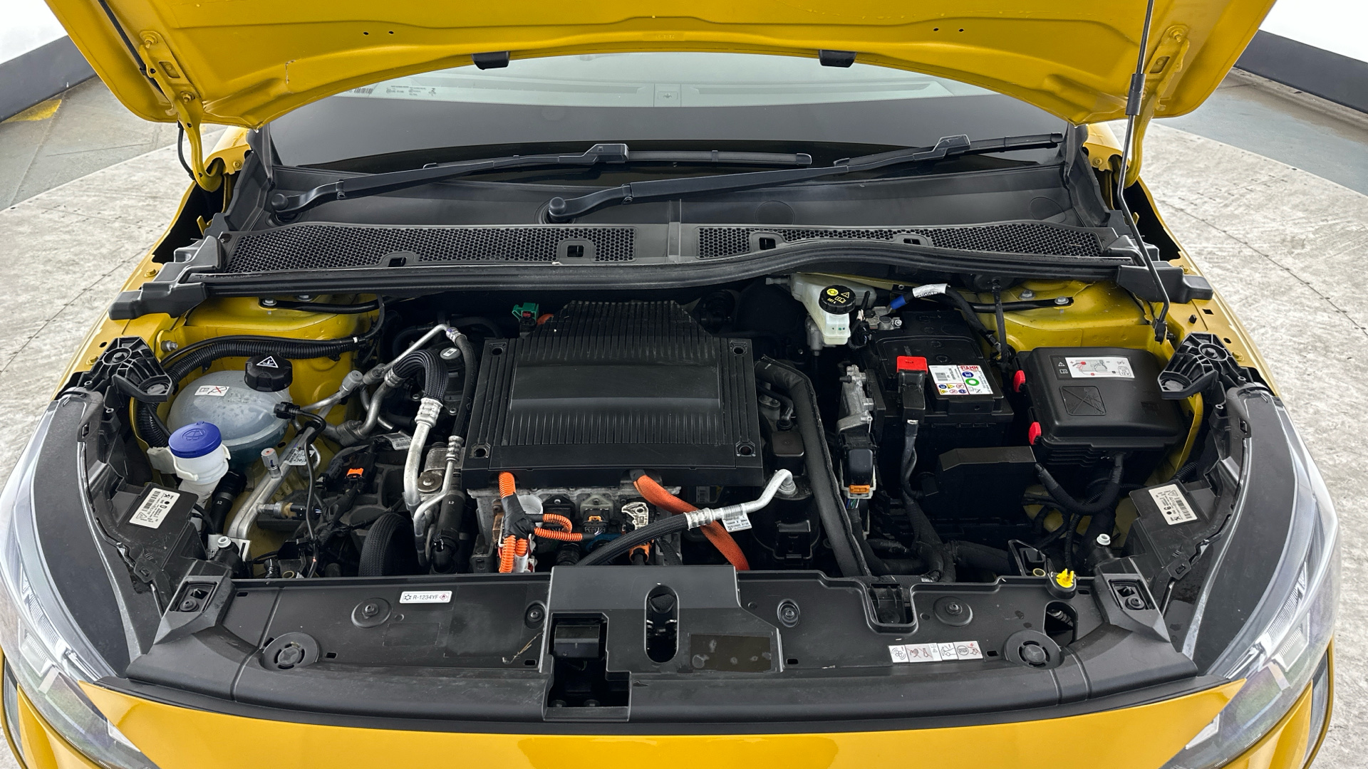 4020829 100kW Allure Premium 50kWh 5dr Auto