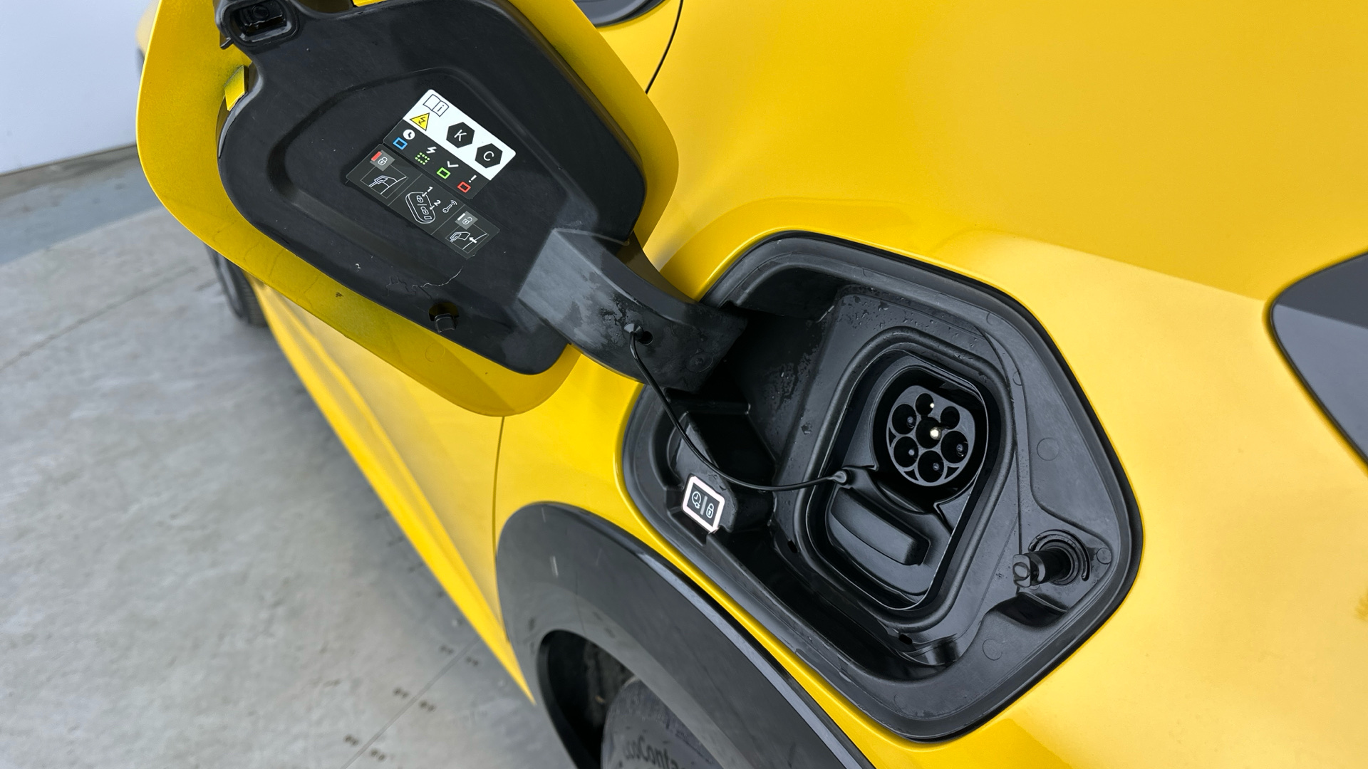 4020829 100kW Allure Premium 50kWh 5dr Auto