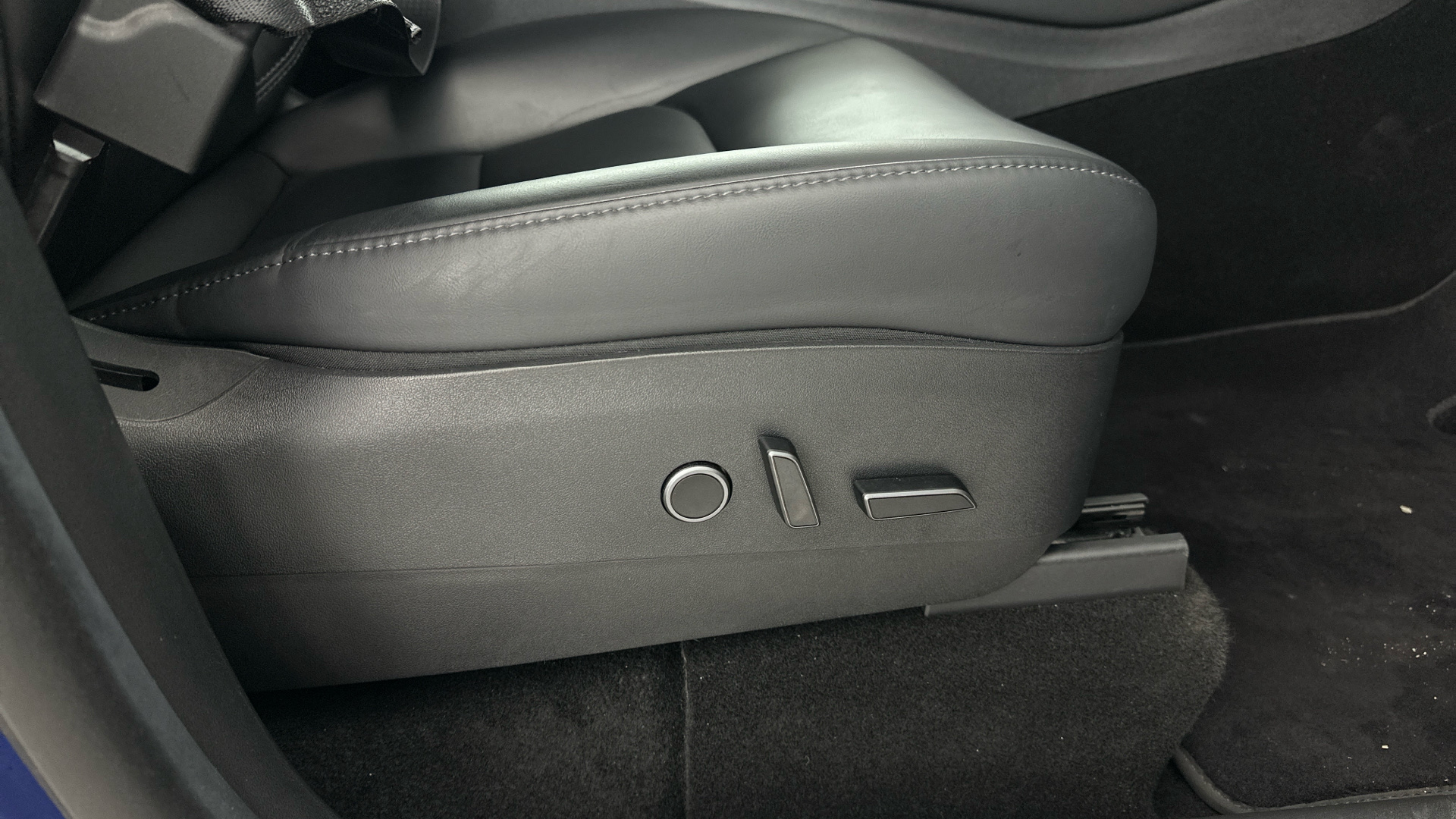 4049381 Long Range AWD 5dr Auto