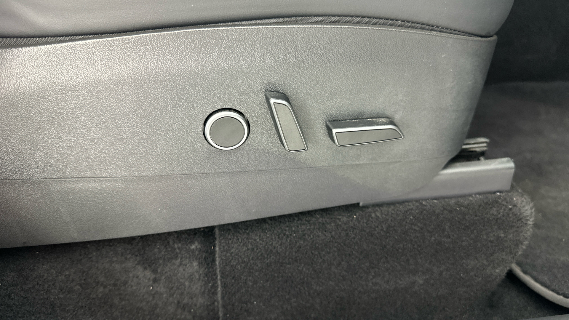 4049537 Long Range AWD 5dr Auto