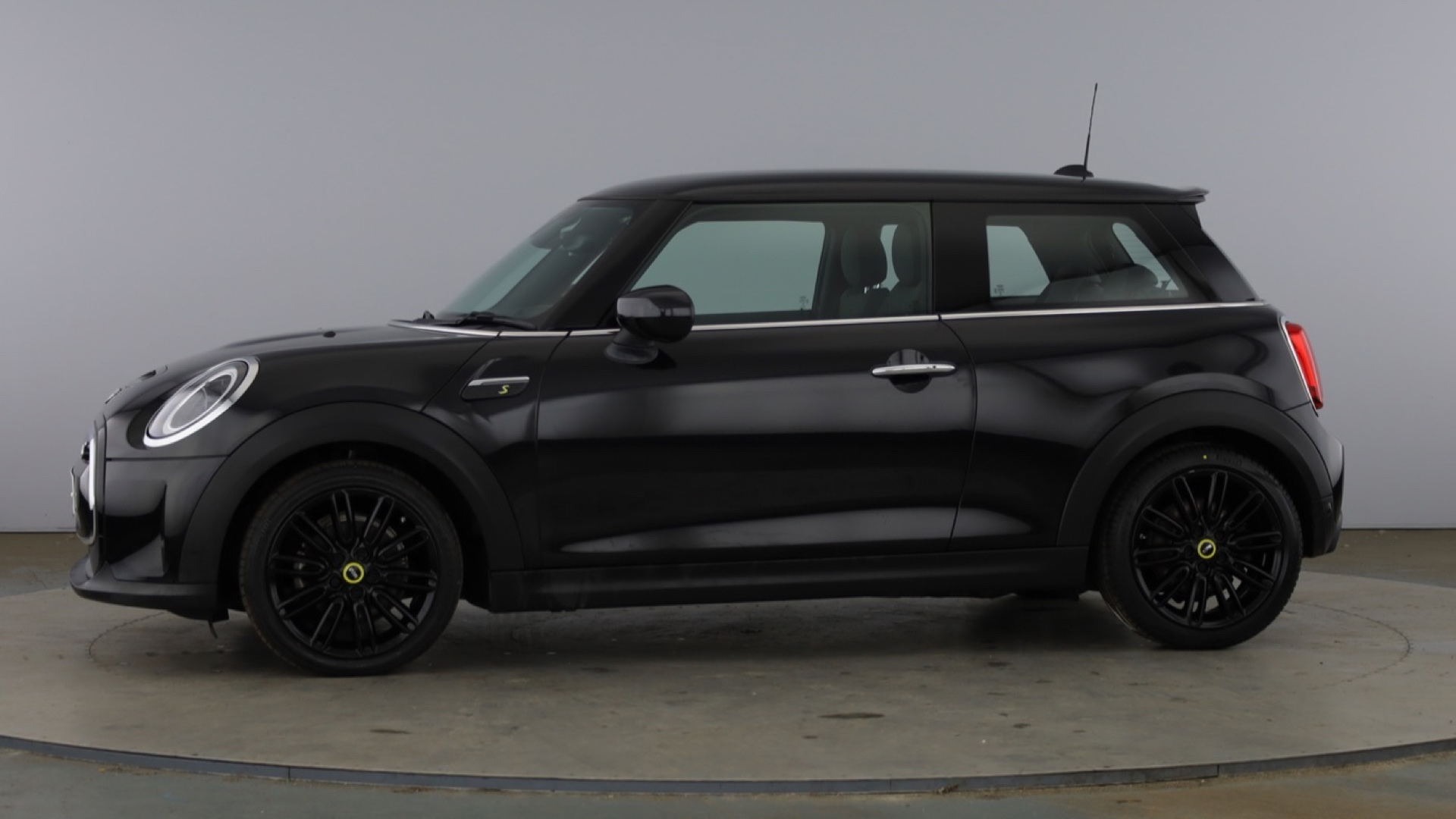 4020857 135kW Cooper S Level 2 33kWh 3dr Auto