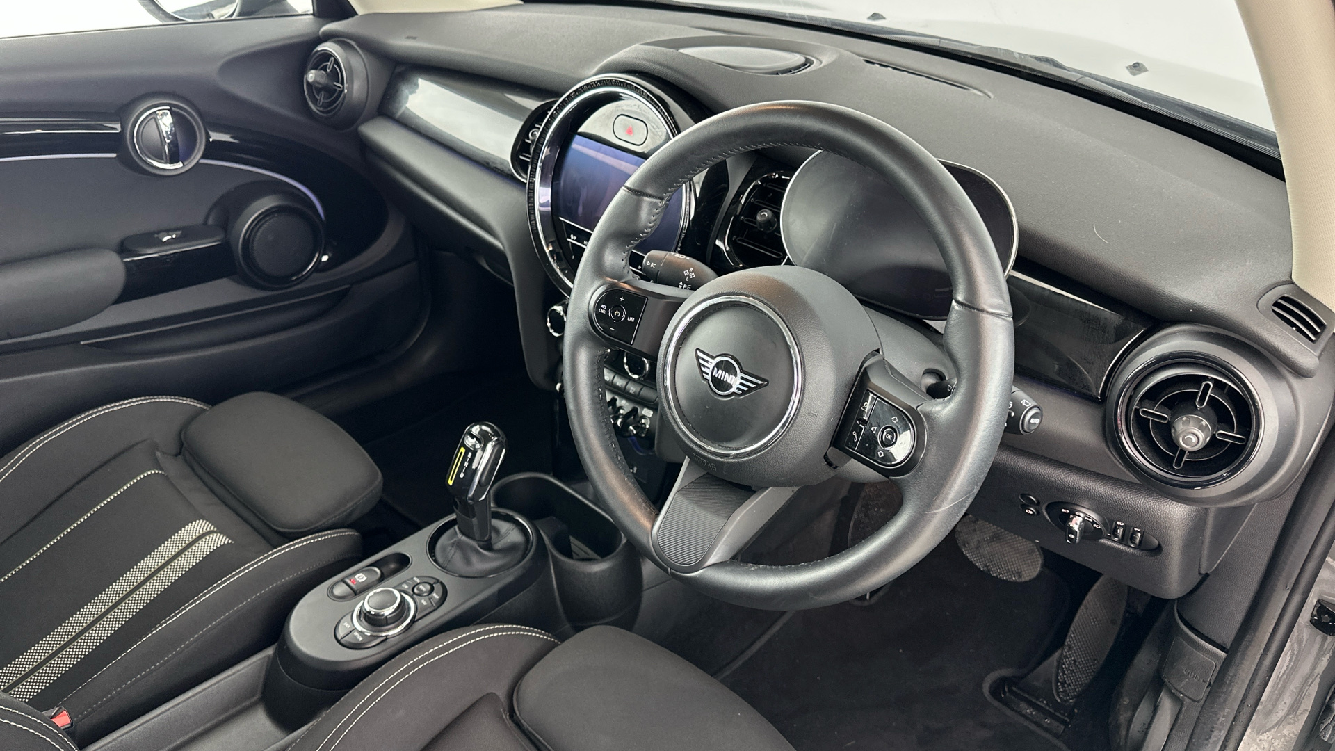 4020918 135kW Cooper S Level 1 33kWh 3dr Auto