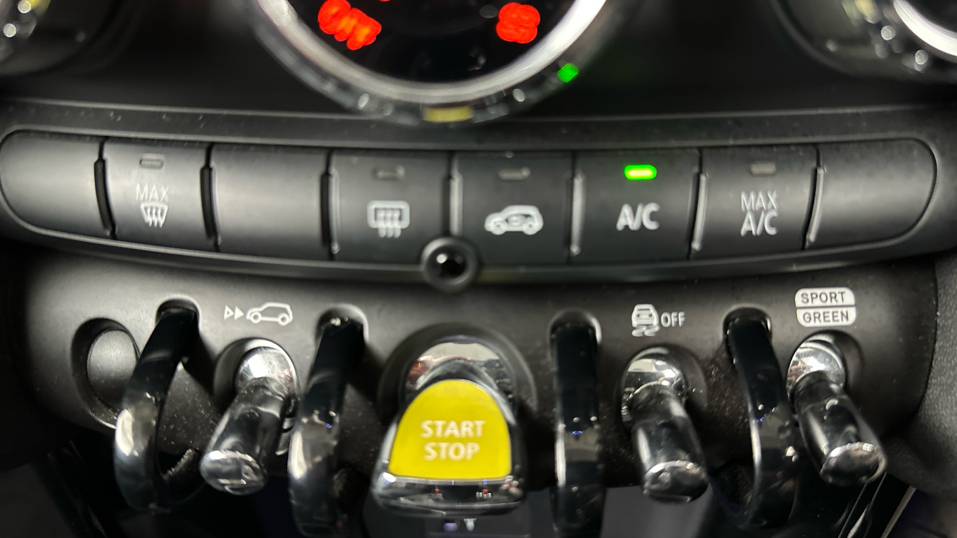 4020918 135kW Cooper S Level 1 33kWh 3dr Auto