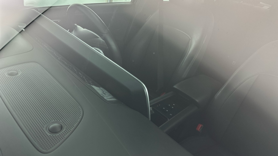 HYUNDAI IONIQ 6 Front Screen Glass Chipped