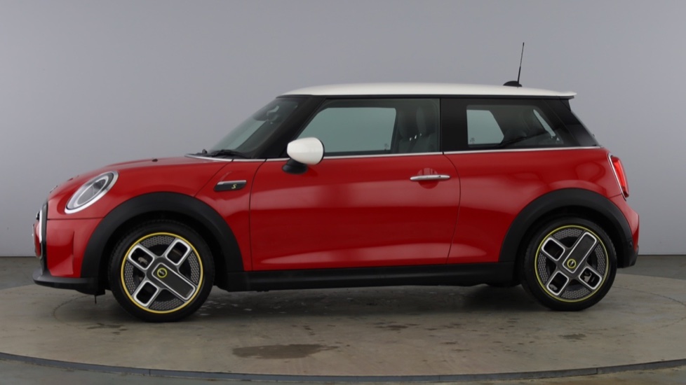 MINI HATCHBACK Image 2