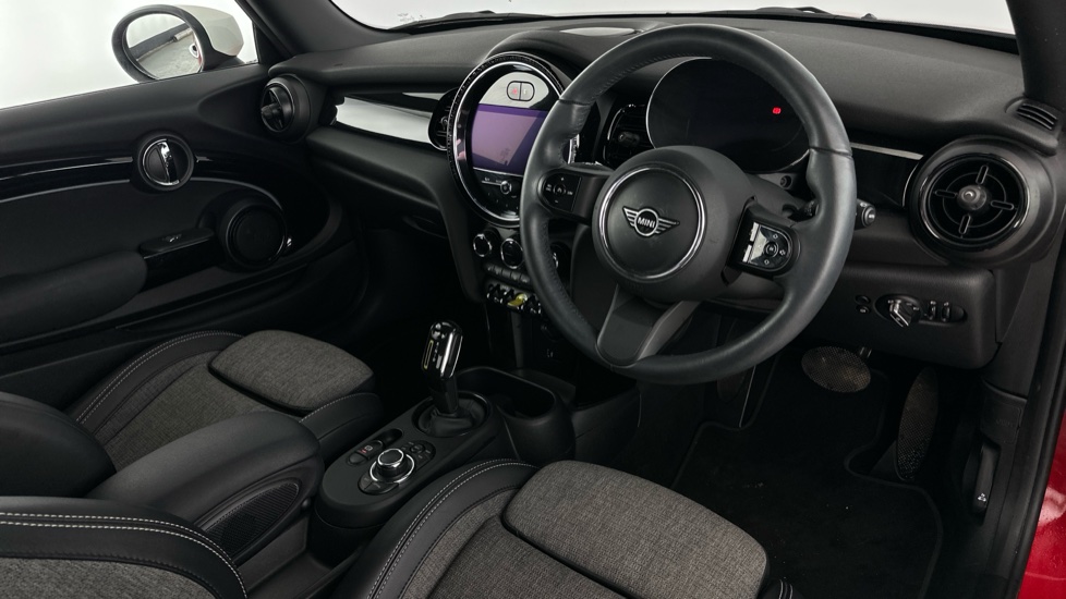 MINI HATCHBACK Image 8