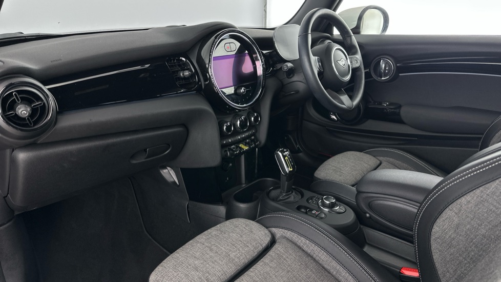 MINI HATCHBACK Image 9