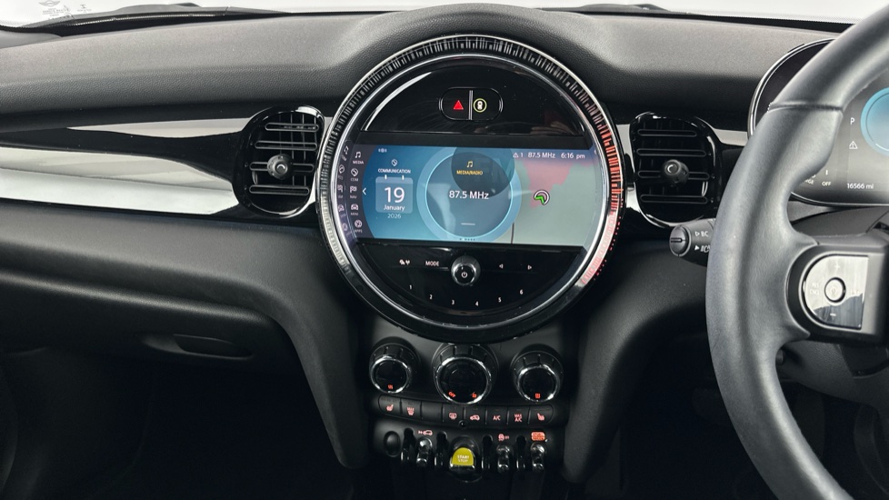 MINI HATCHBACK Image 11