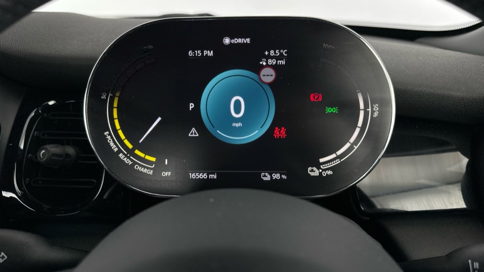 MINI HATCHBACK Image 12