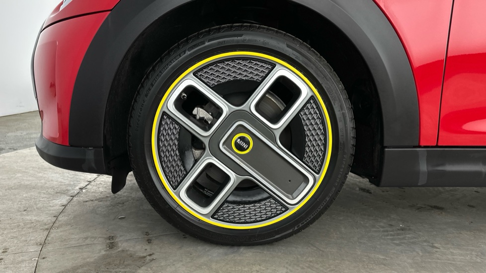 MINI HATCHBACK Image 16