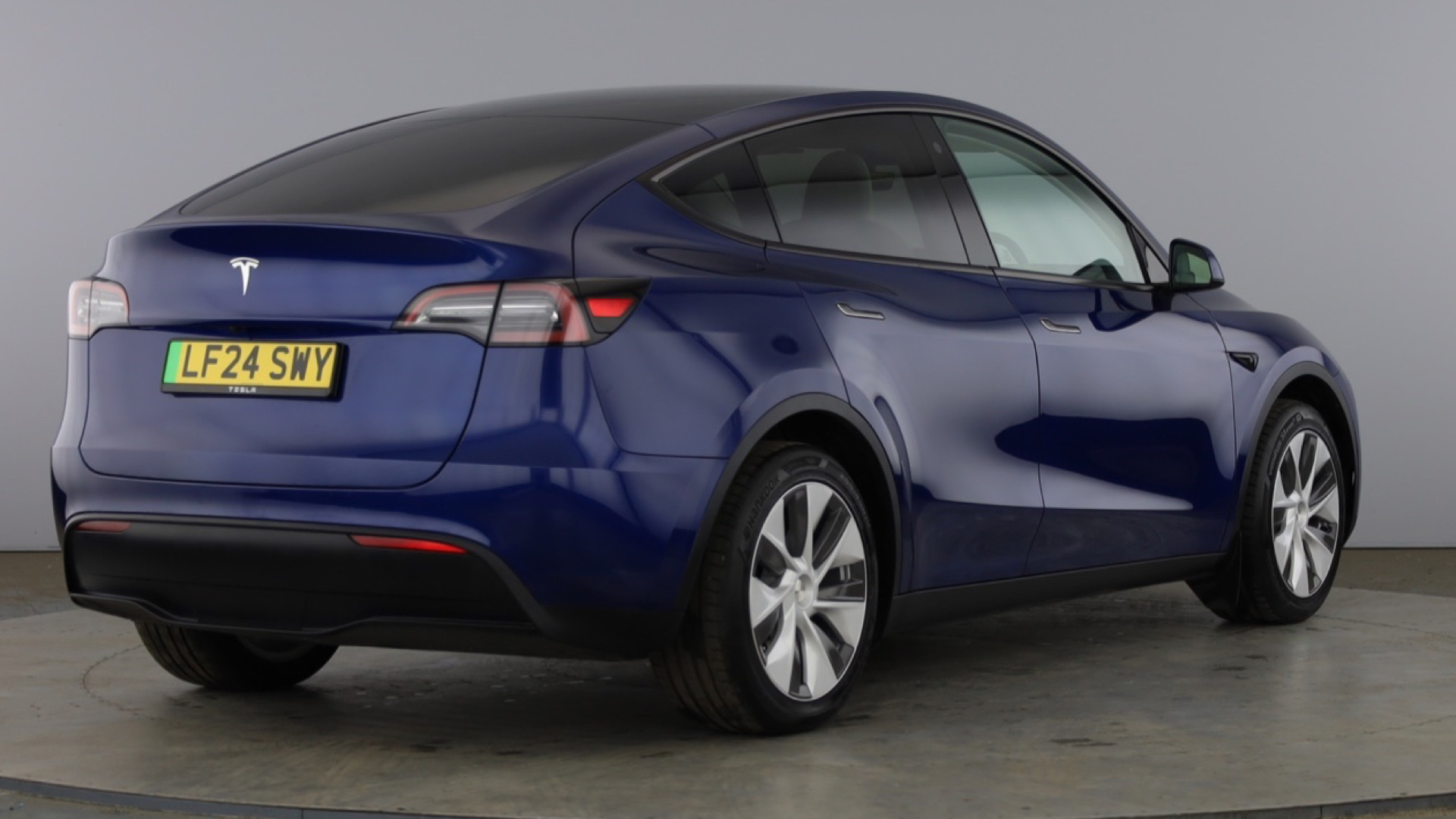 4020731 RWD 5dr Auto