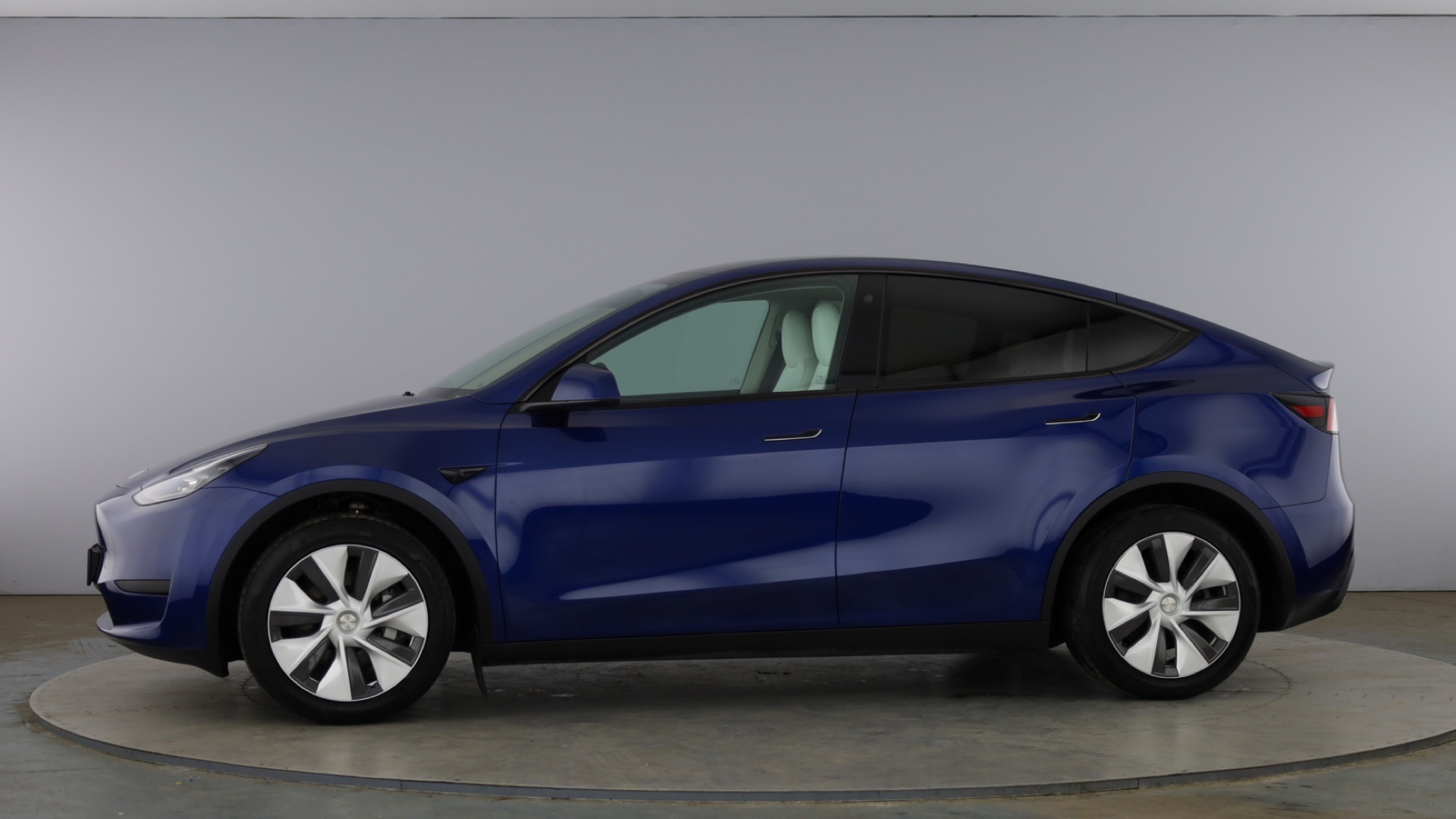 4020731 RWD 5dr Auto