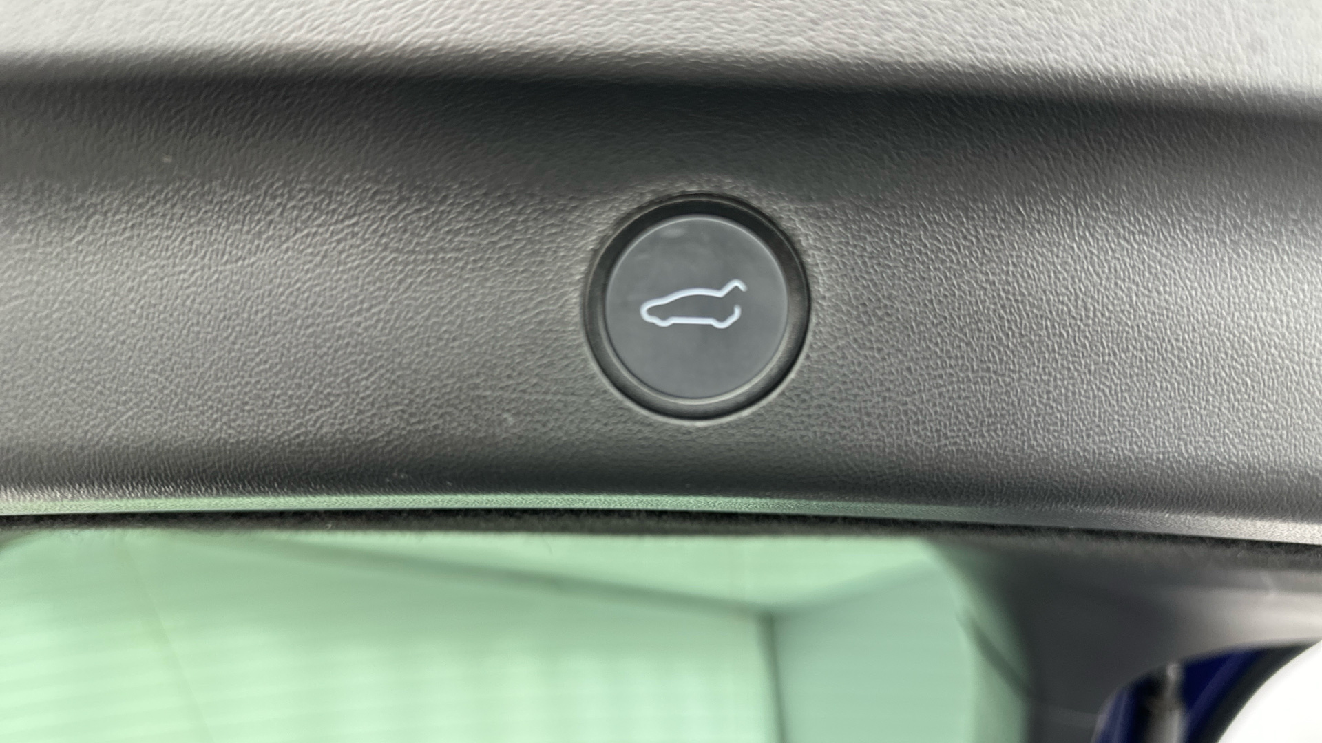 4020731 RWD 5dr Auto