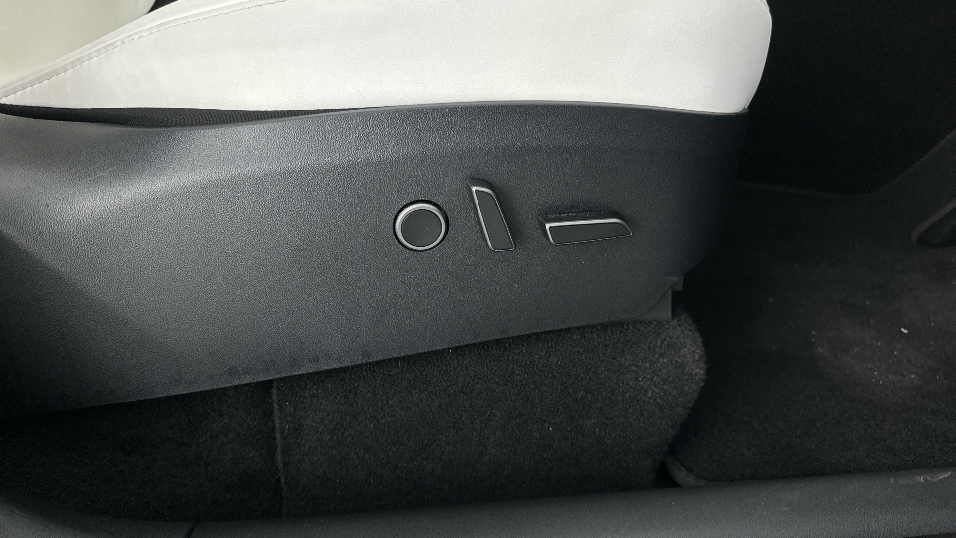 4020731 RWD 5dr Auto