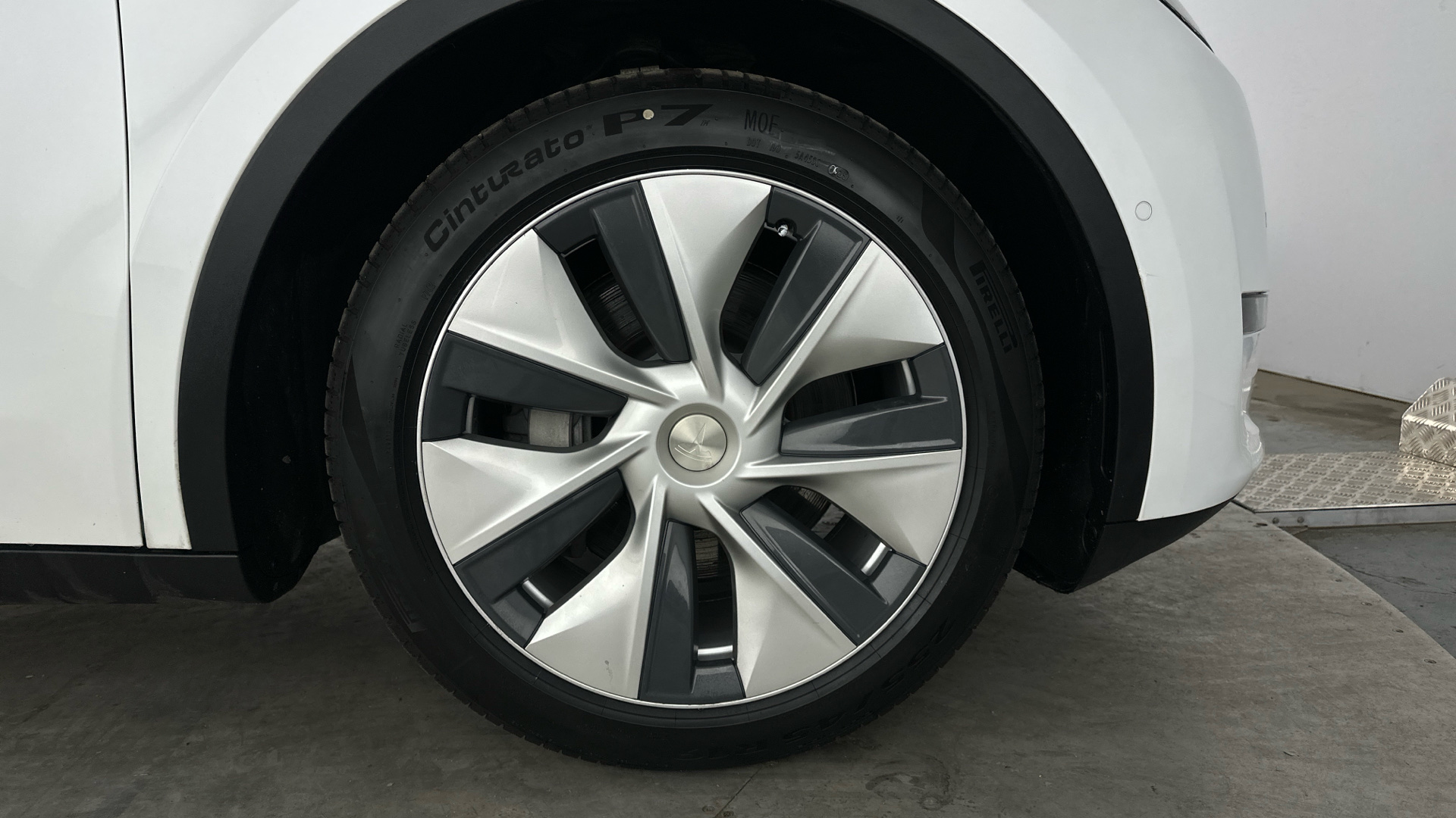 4027582 Long Range AWD 5dr Auto