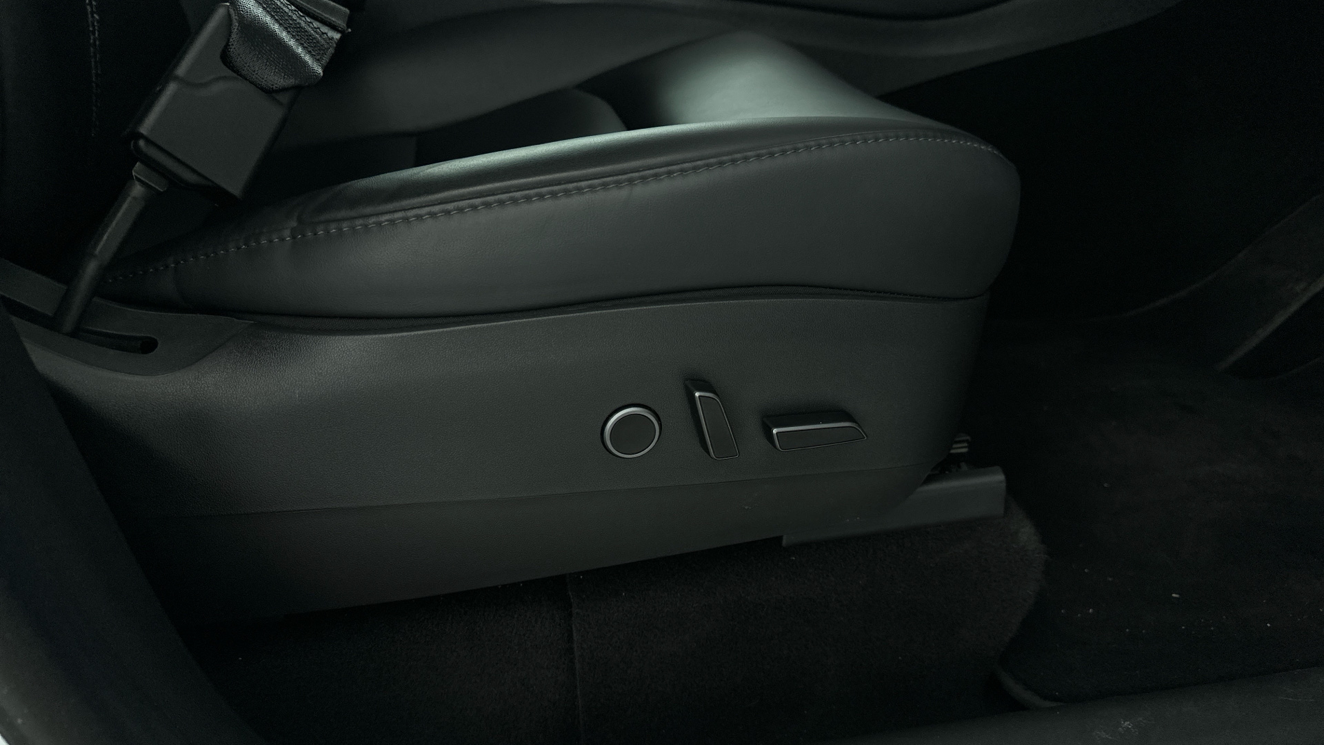 4021010 Long Range AWD 5dr Auto