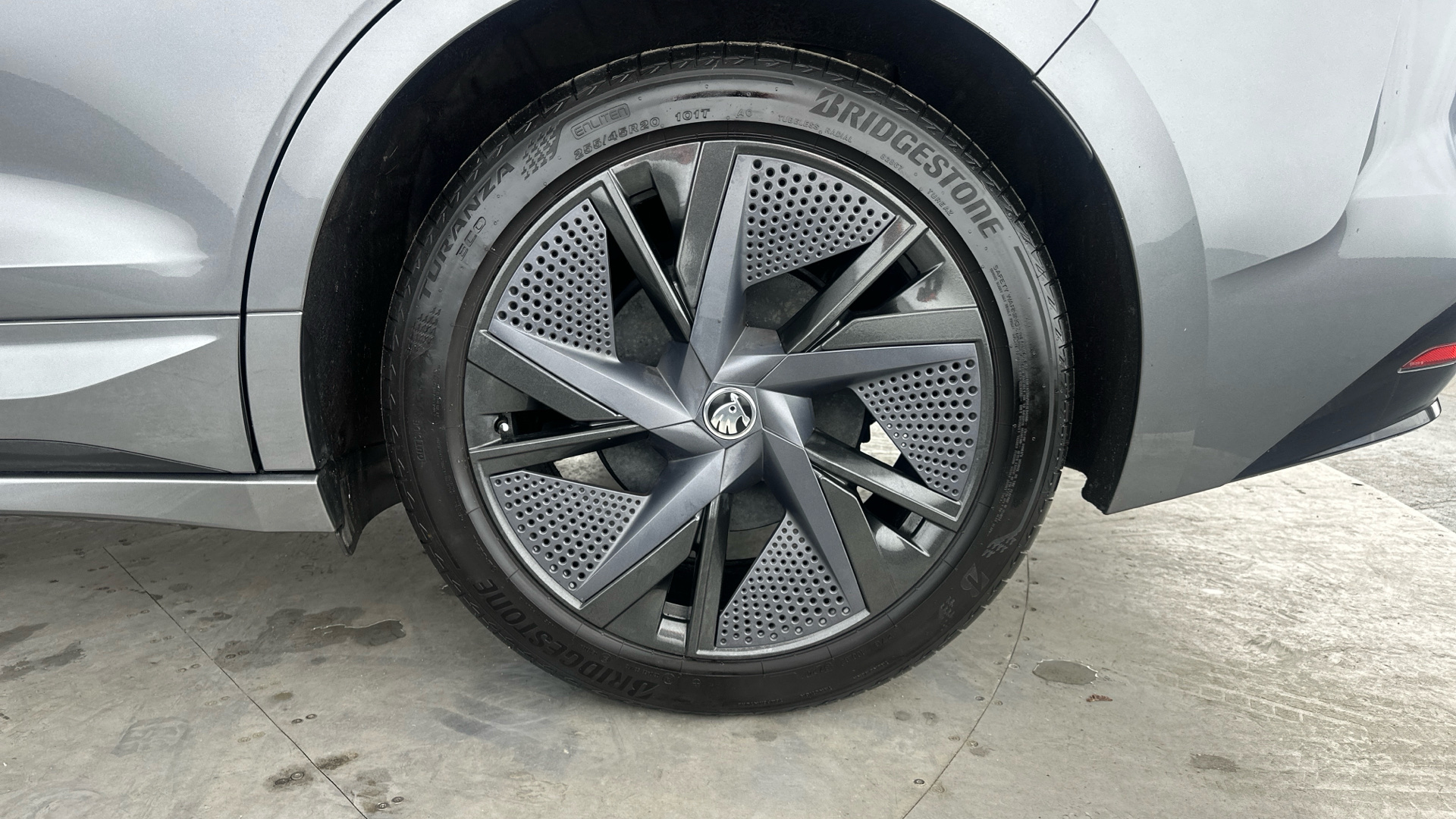 4020923 220kW vRS 82kWh 4x4 5dr Auto