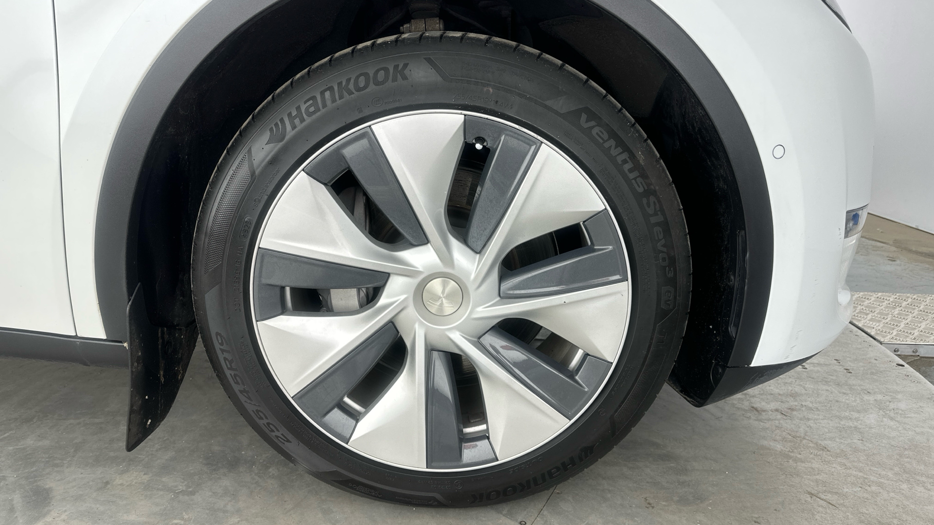 4027590 Long Range AWD 5dr Auto