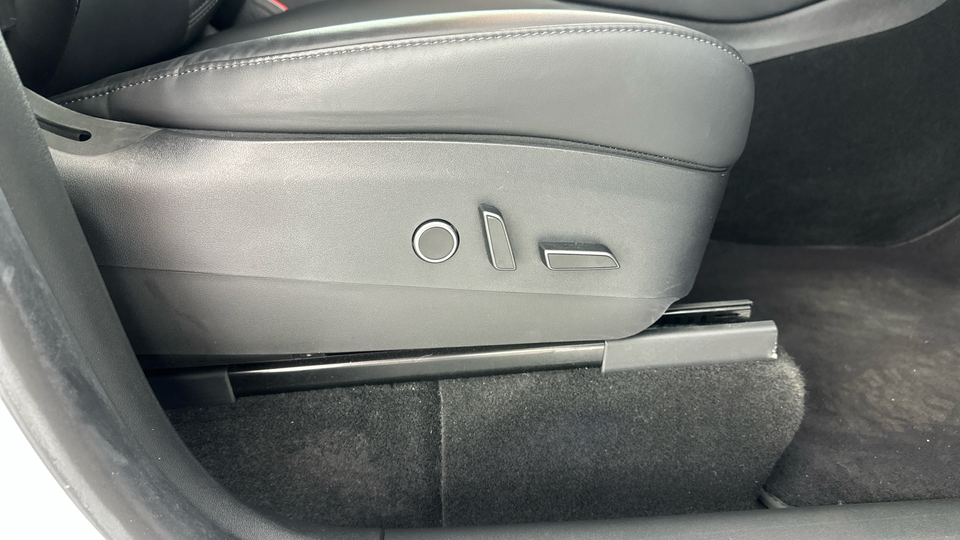 4027590 Long Range AWD 5dr Auto