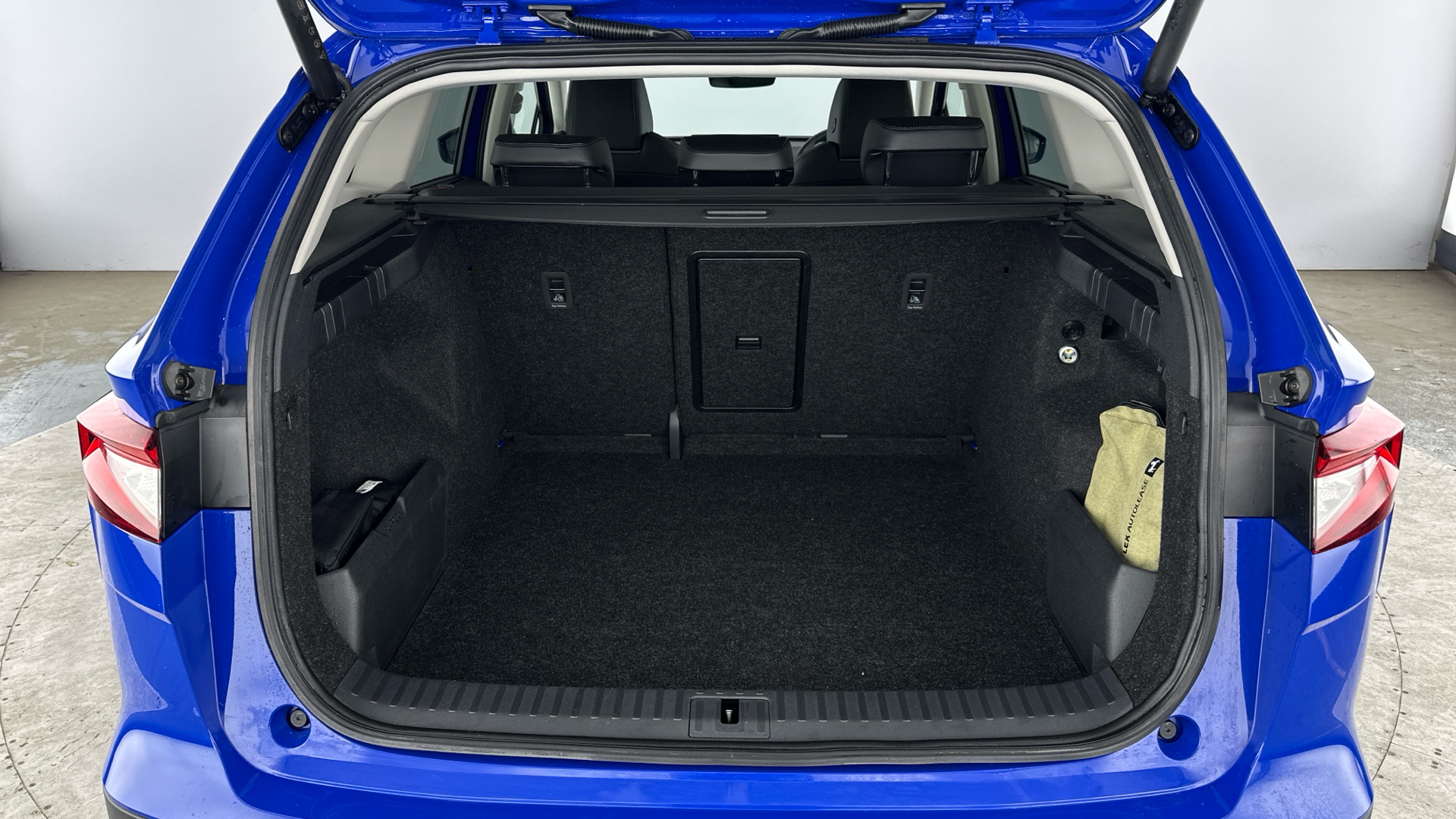 4027616 125kW 50 Edition 55kWh 5dr Auto