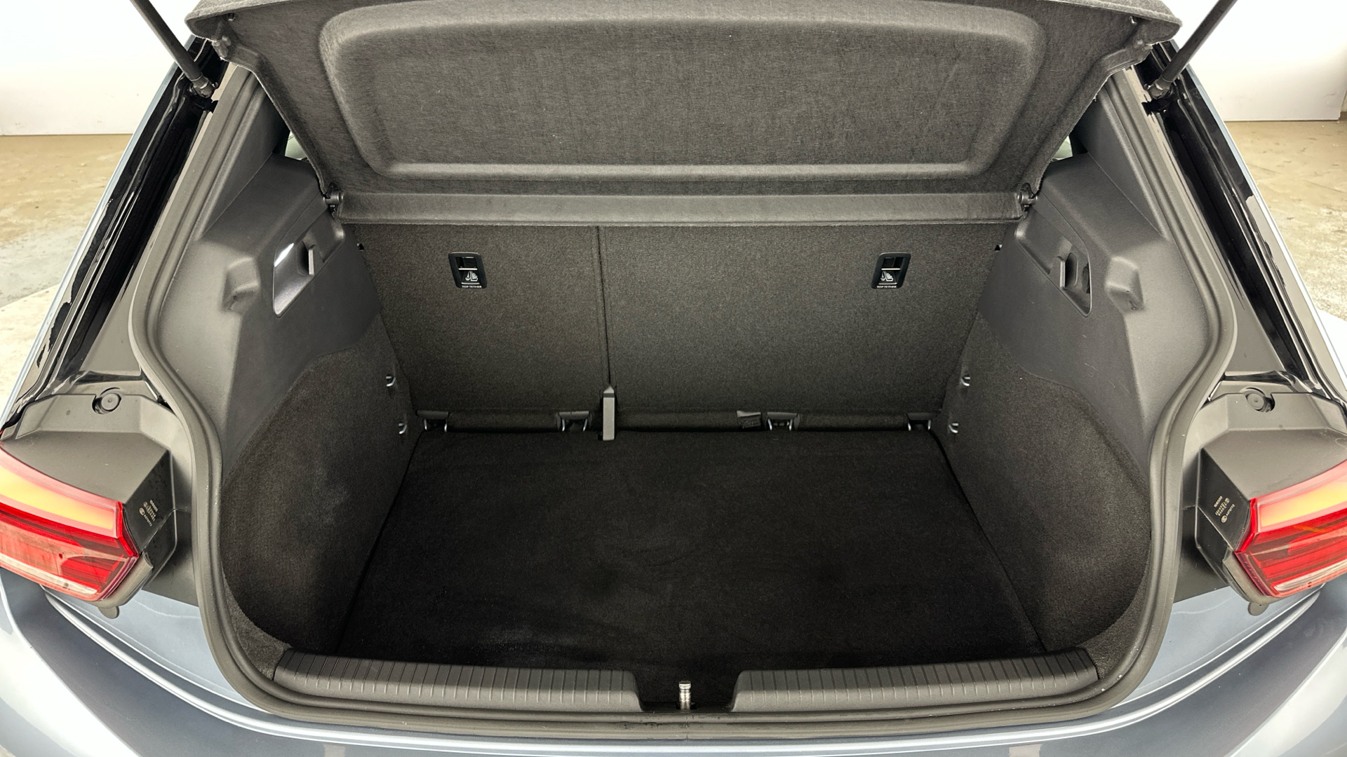 4027556 107KW Life Pro 58kWh 5dr Auto