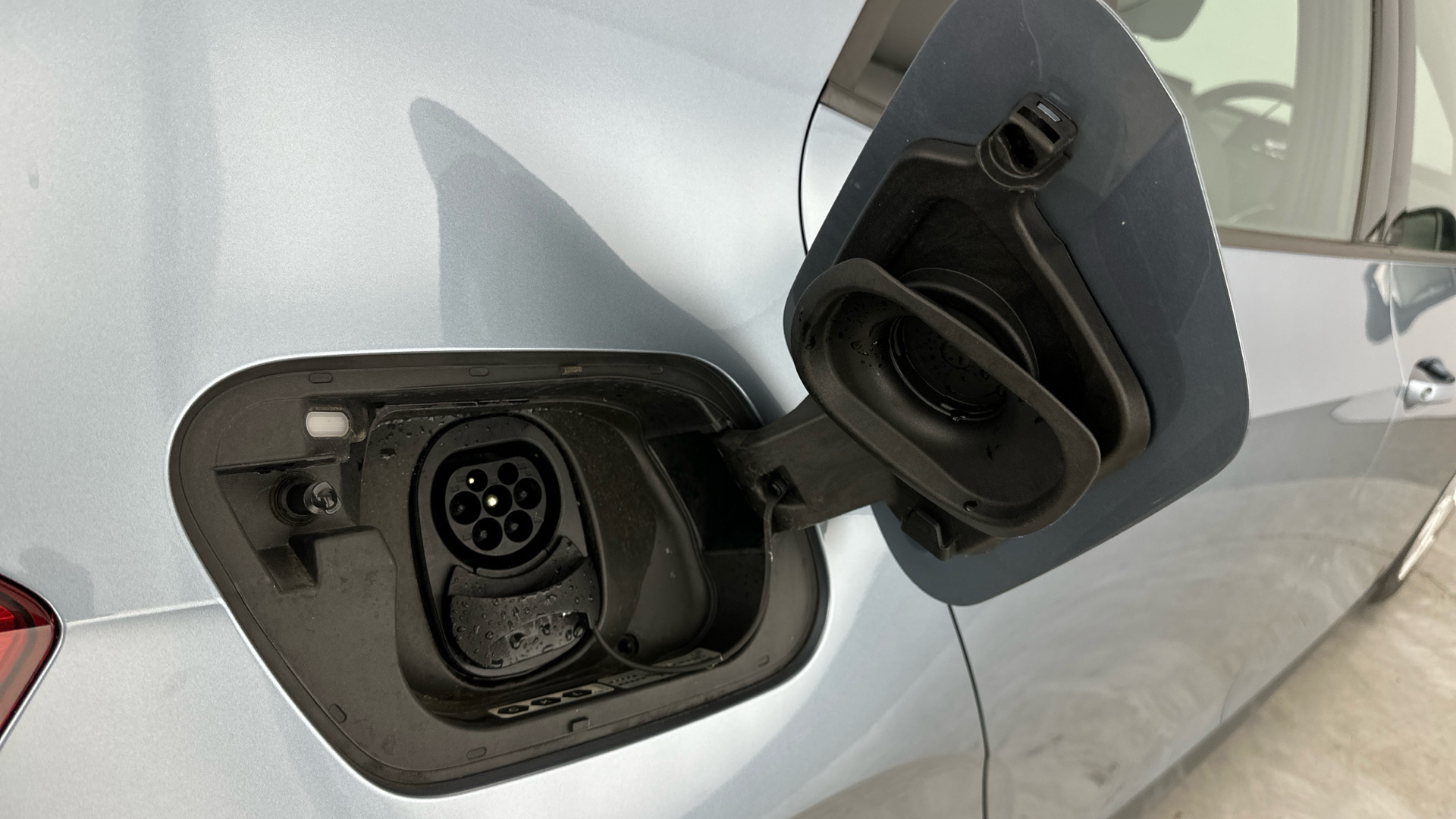 4027556 107KW Life Pro 58kWh 5dr Auto