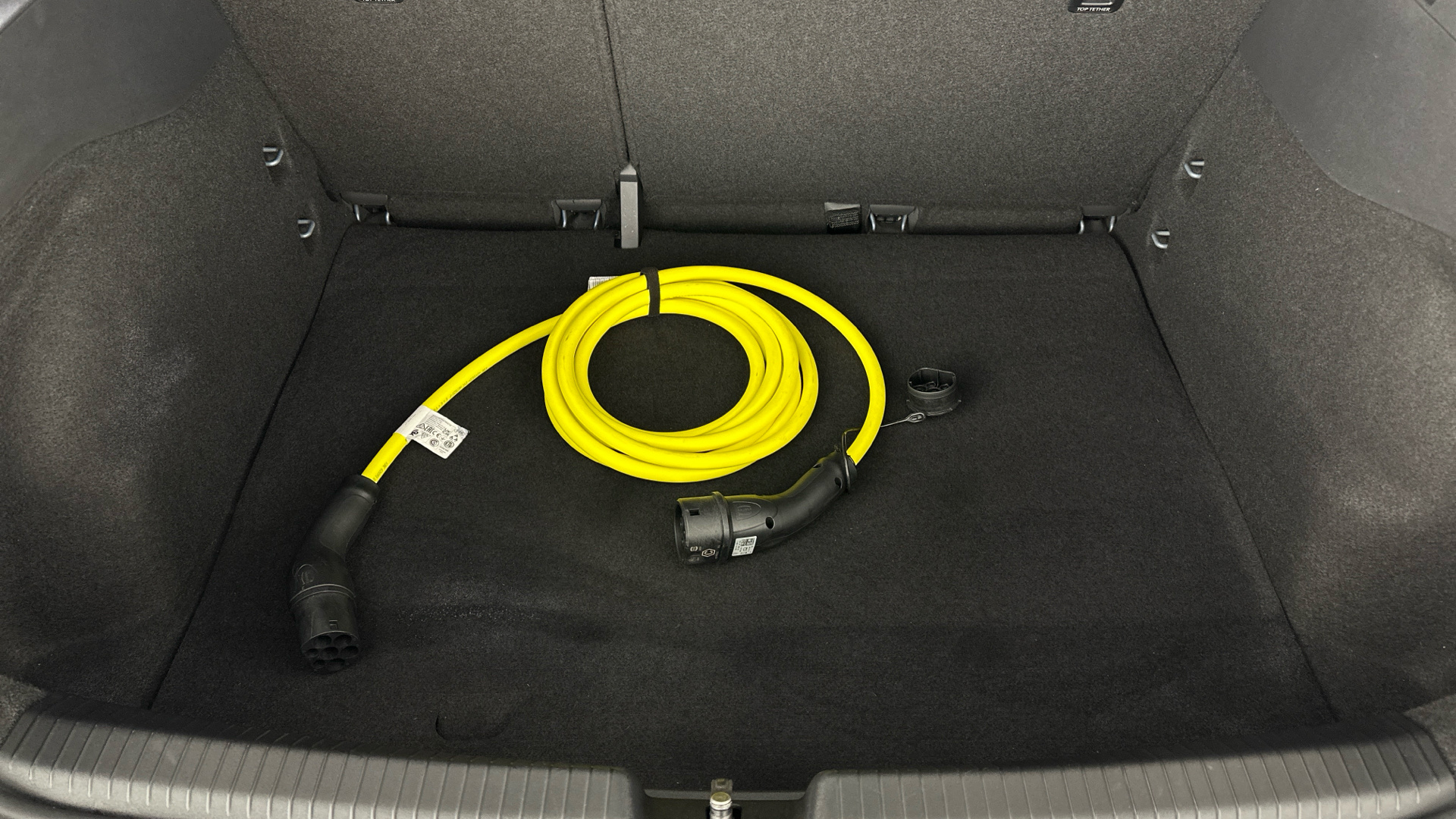 4027556 107KW Life Pro 58kWh 5dr Auto