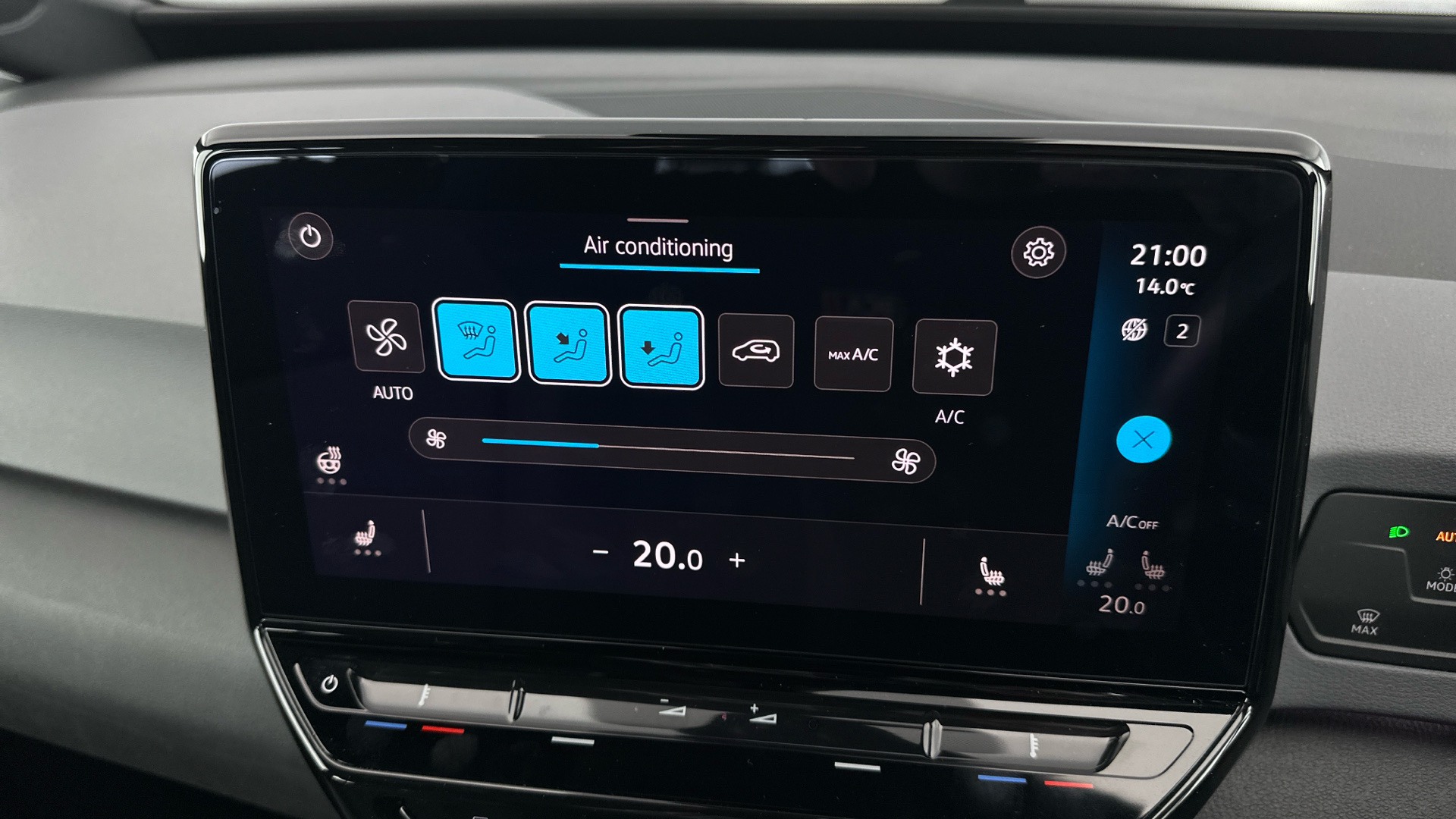 4027556 107KW Life Pro 58kWh 5dr Auto