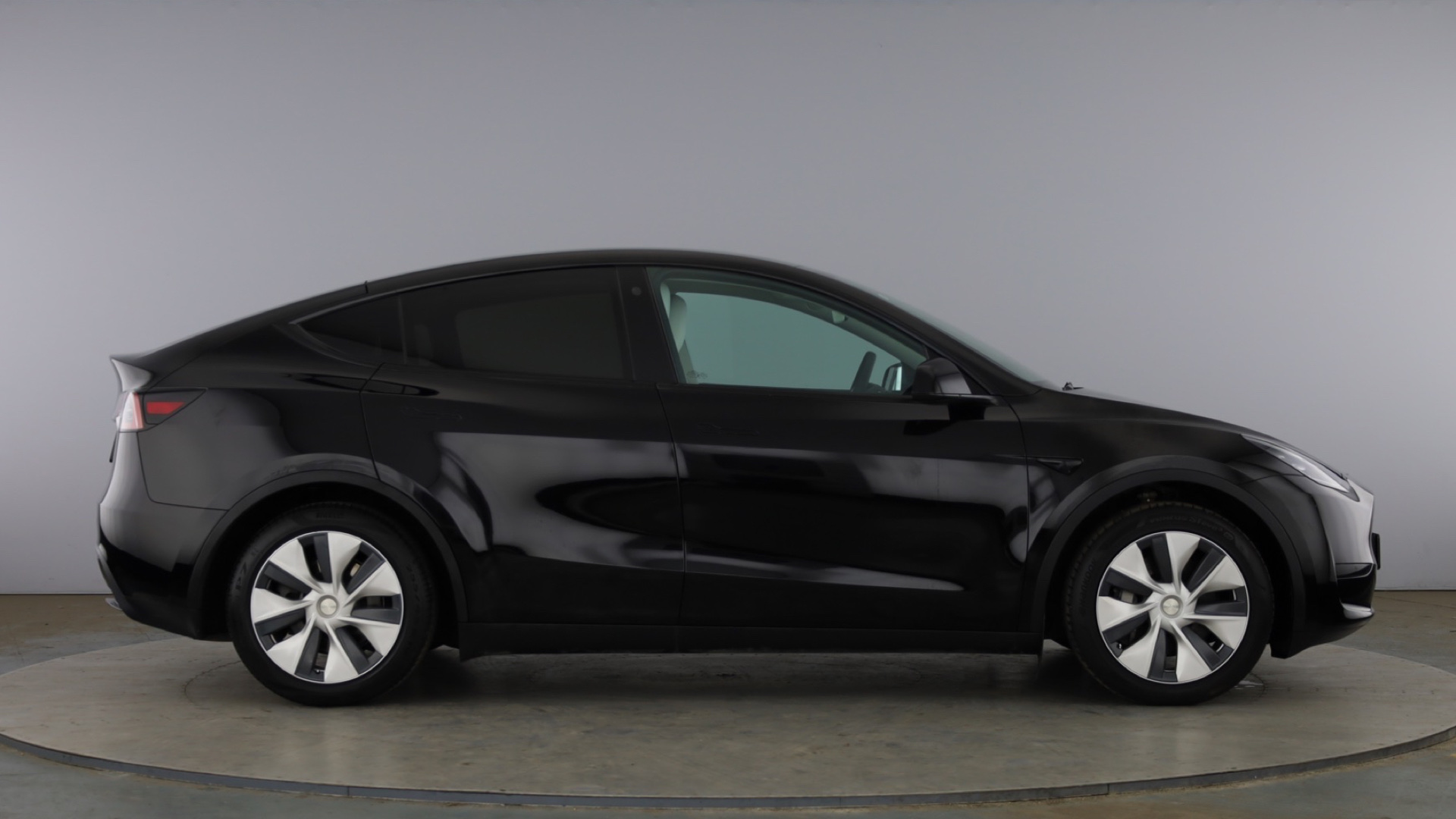 4020734 RWD 5dr Auto