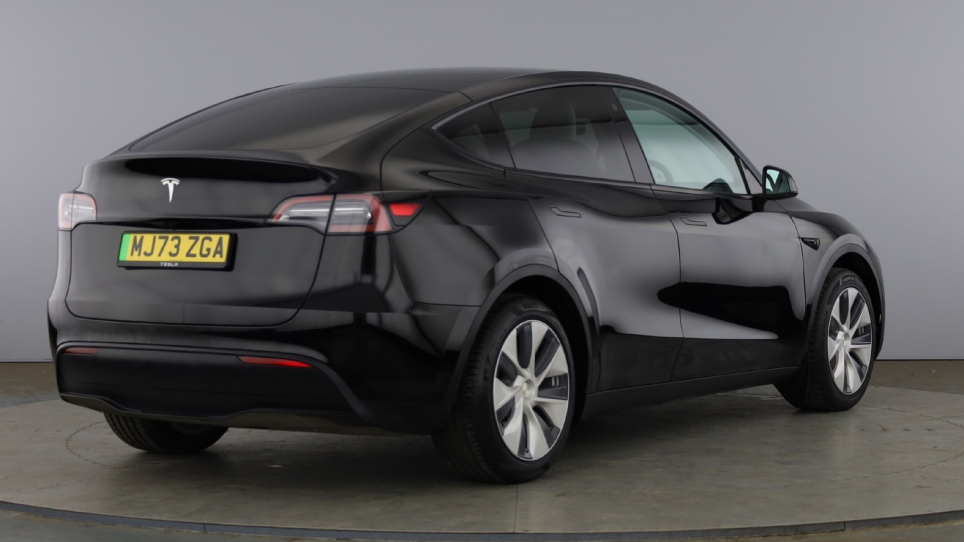 4020734 RWD 5dr Auto