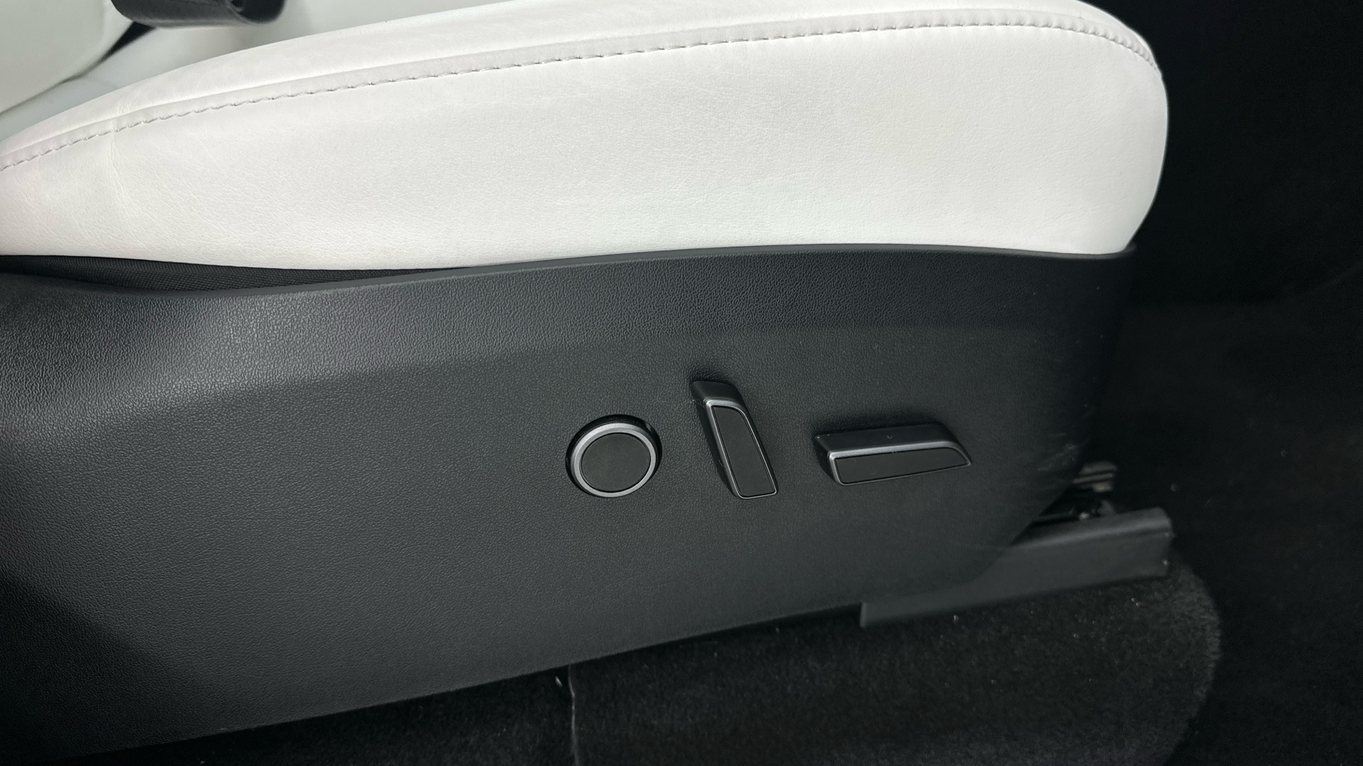 4020734 RWD 5dr Auto