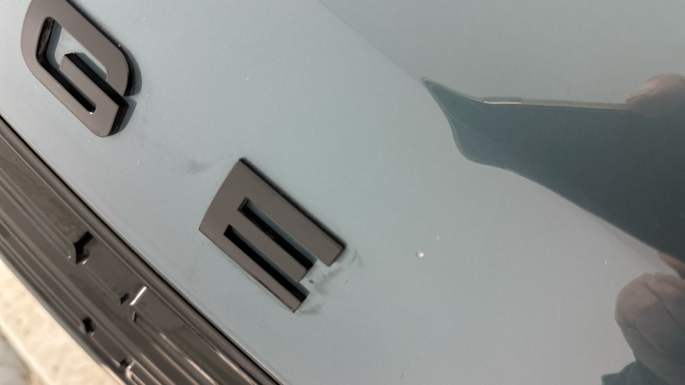 Land Rover Range Rover chipped